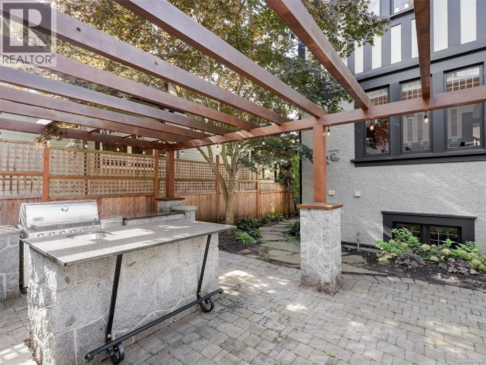 943 St. Charles St