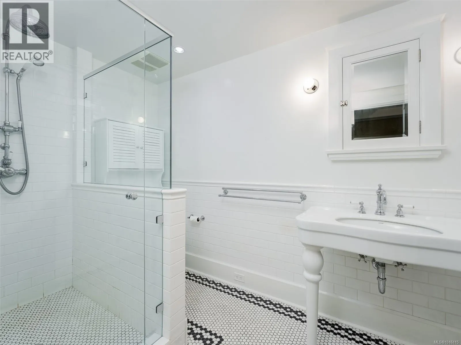 943 St. Charles St