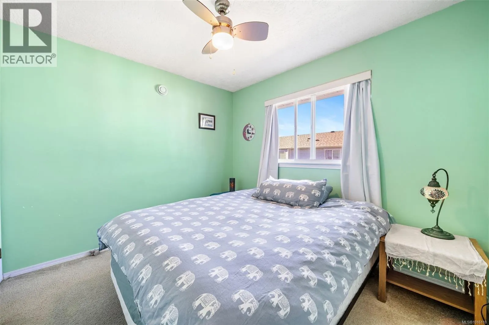 1 2516 Dingwall St