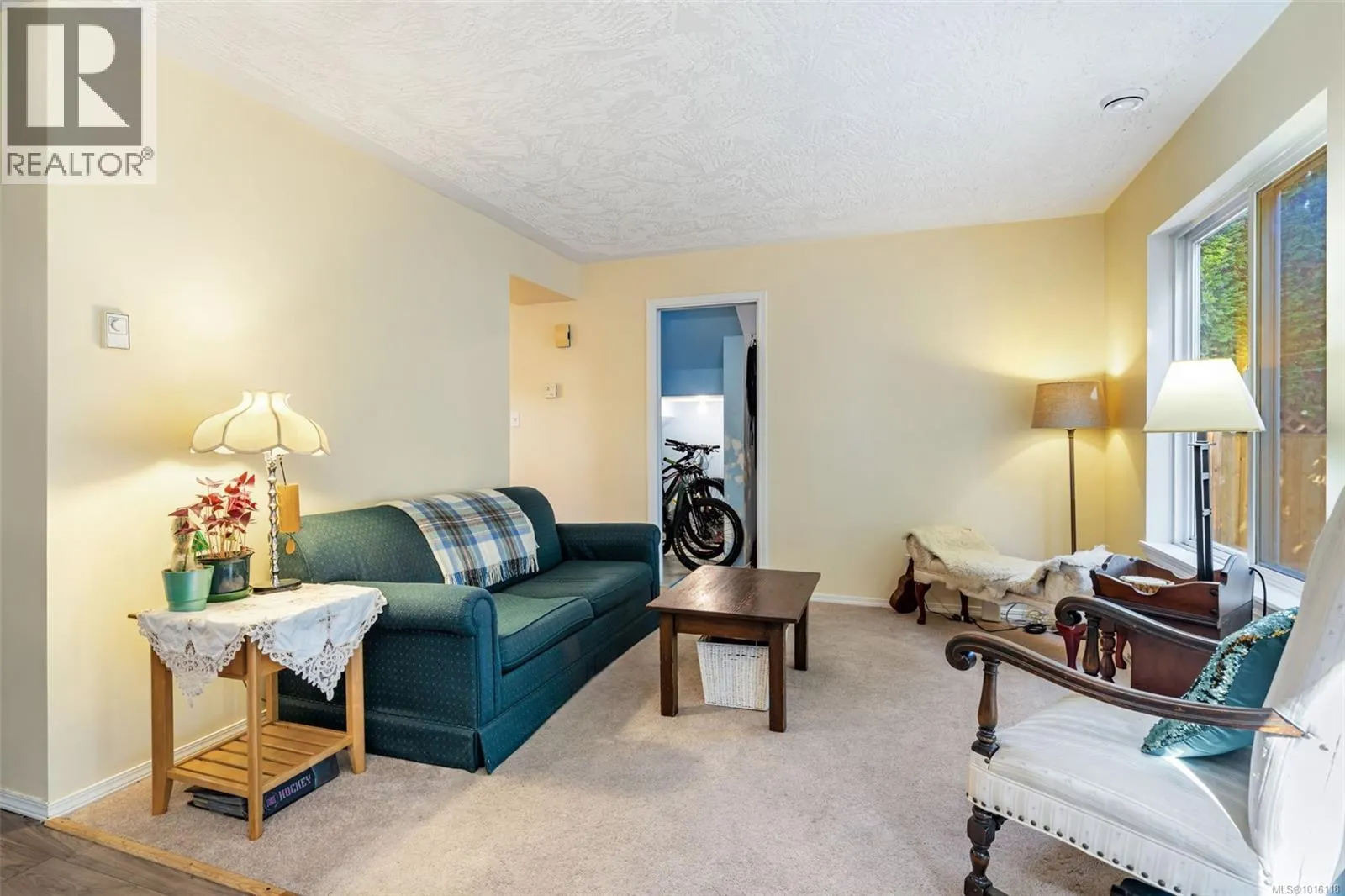 1 2516 Dingwall St