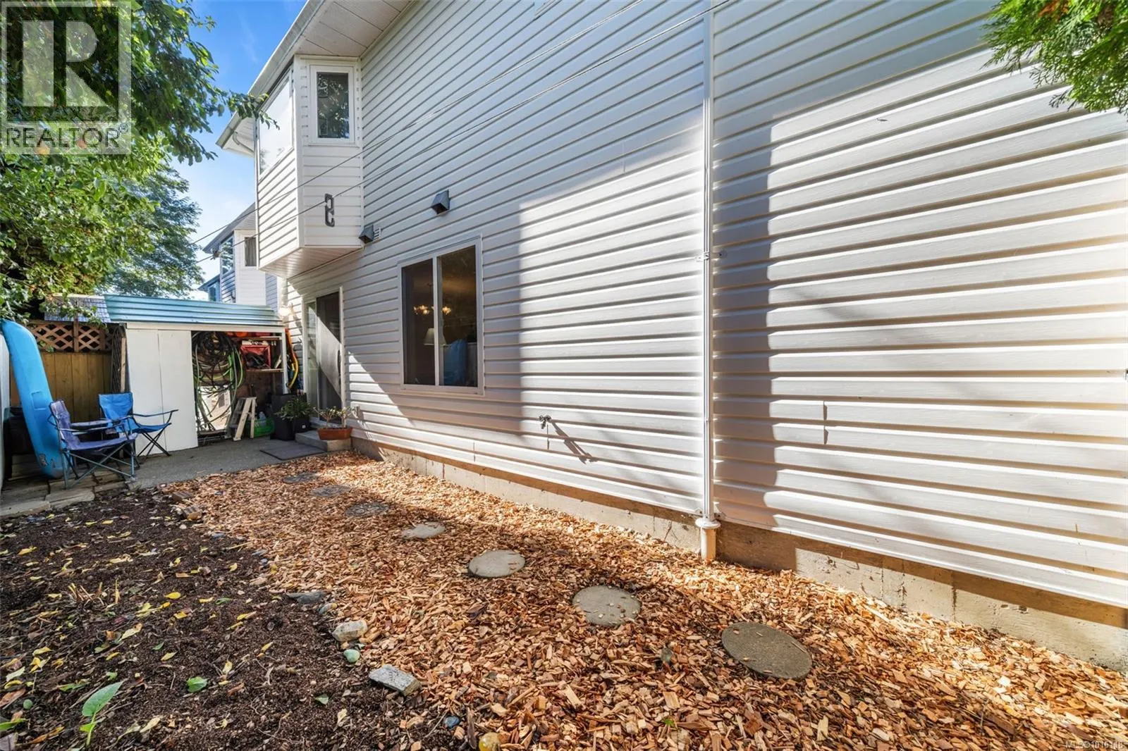 1 2516 Dingwall St