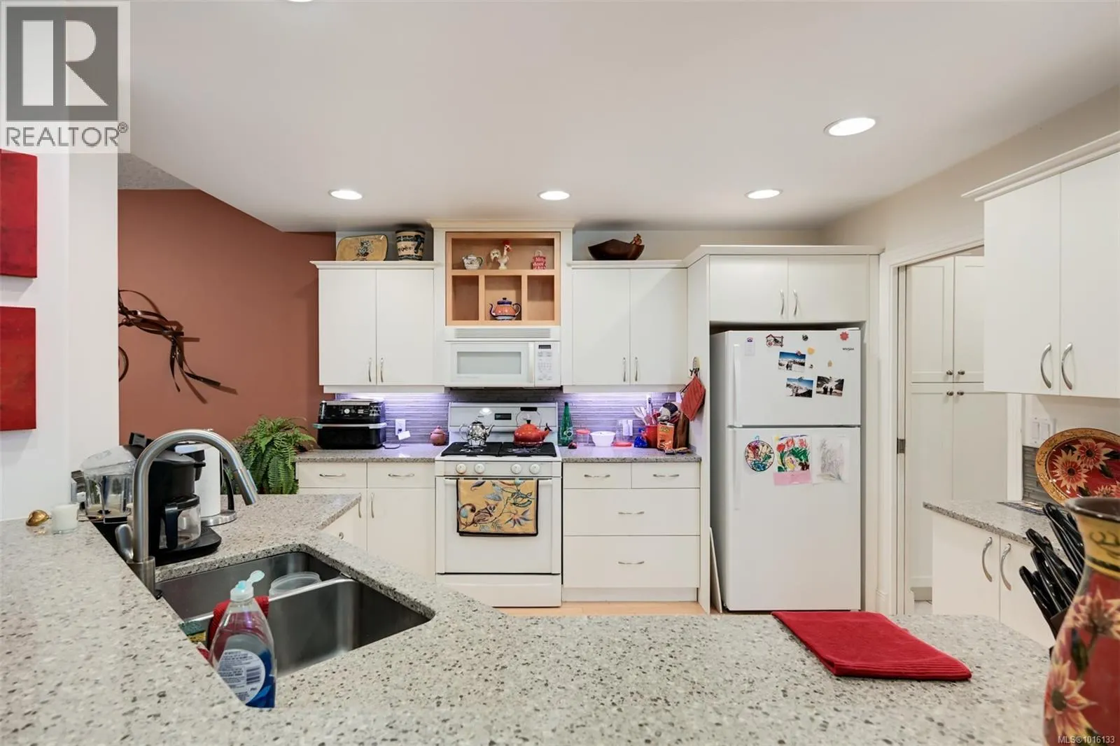4 4522 Gordon Point Dr