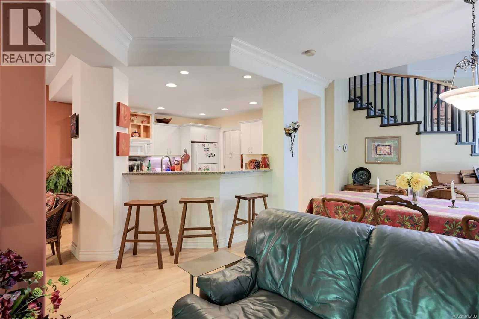 4 4522 Gordon Point Dr