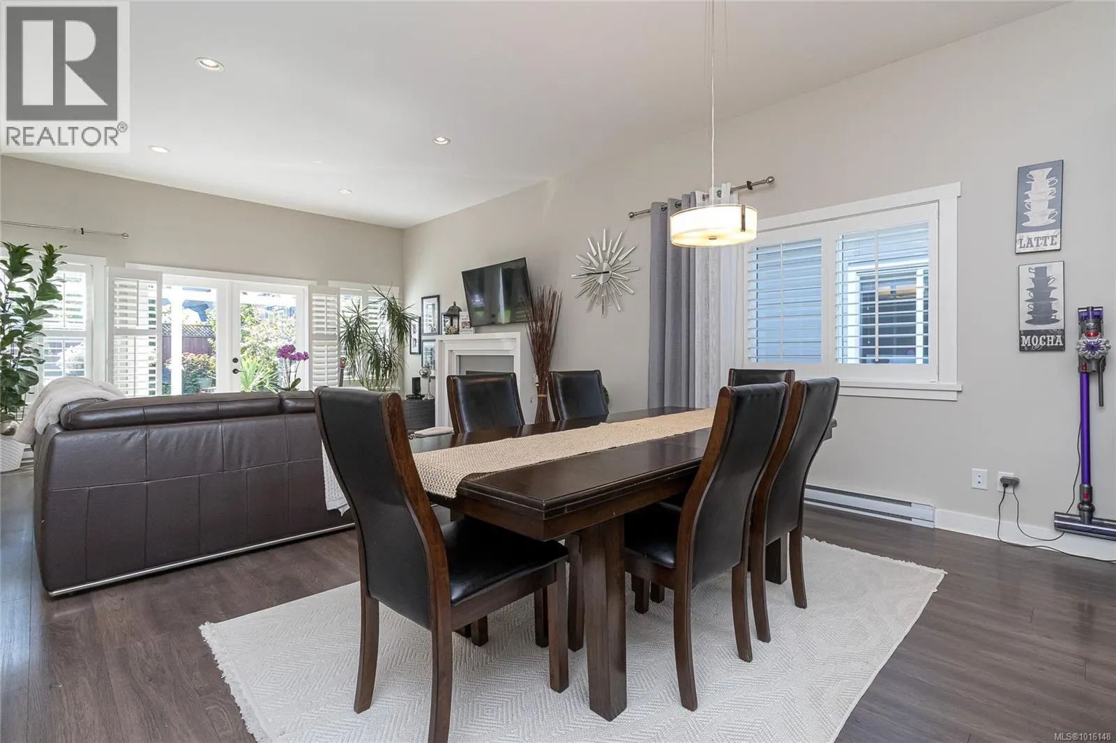 3526 Luxton Rd