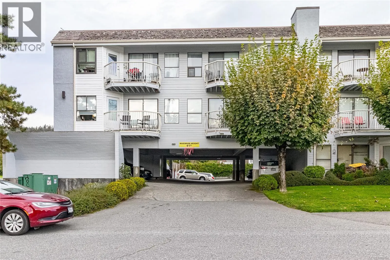 212 2815 Departure Bay Rd