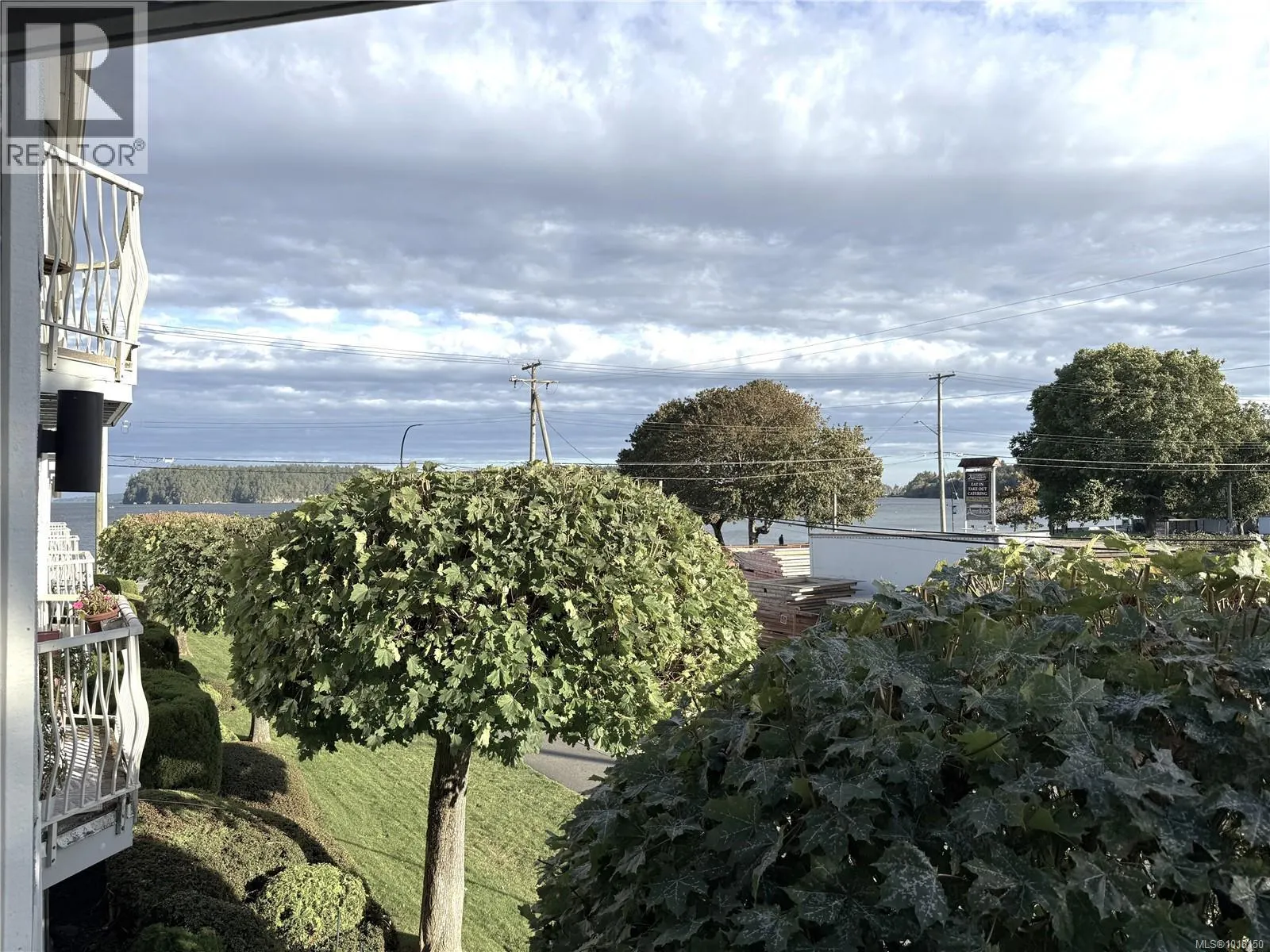 212 2815 Departure Bay Rd
