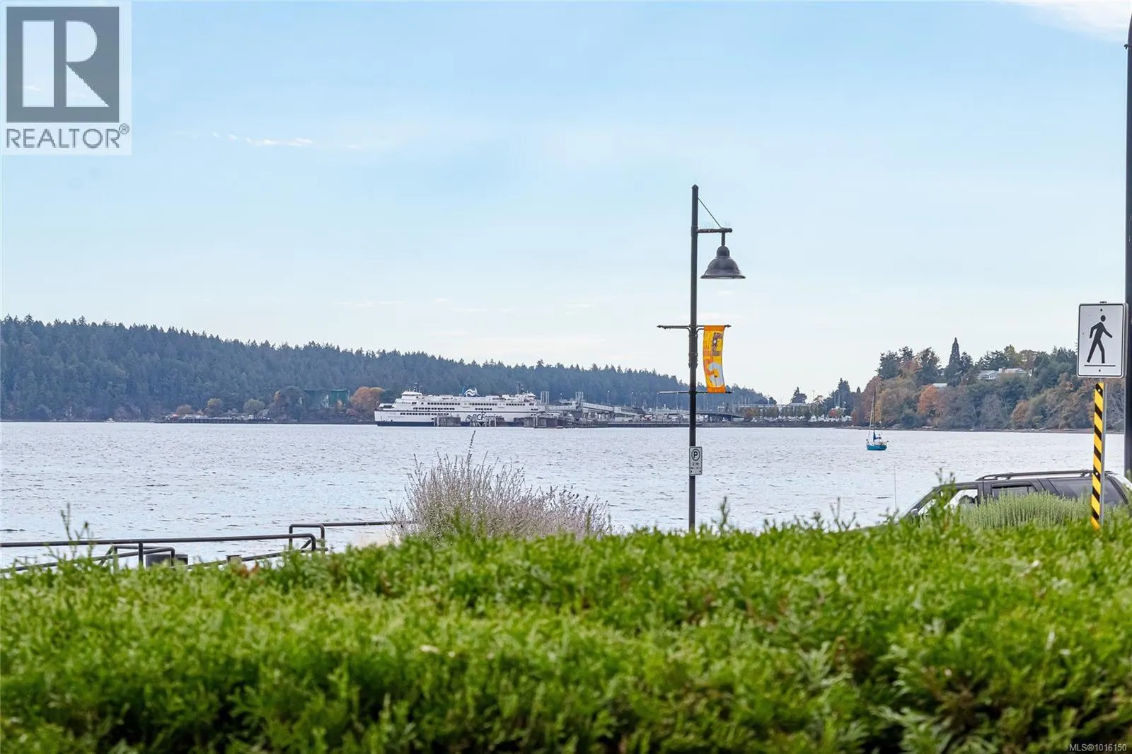 212 2815 Departure Bay Rd