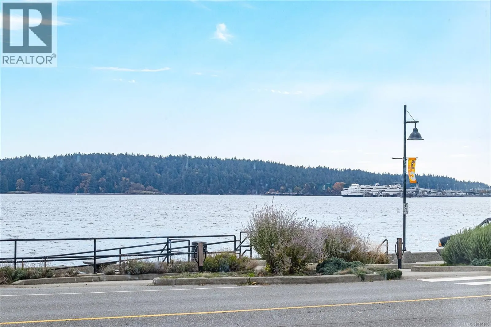 212 2815 Departure Bay Rd