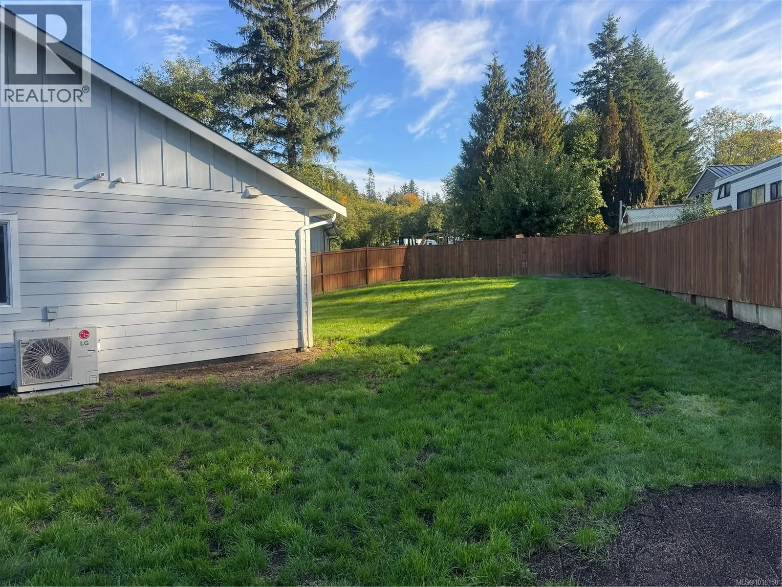 B 1025 9th Ave