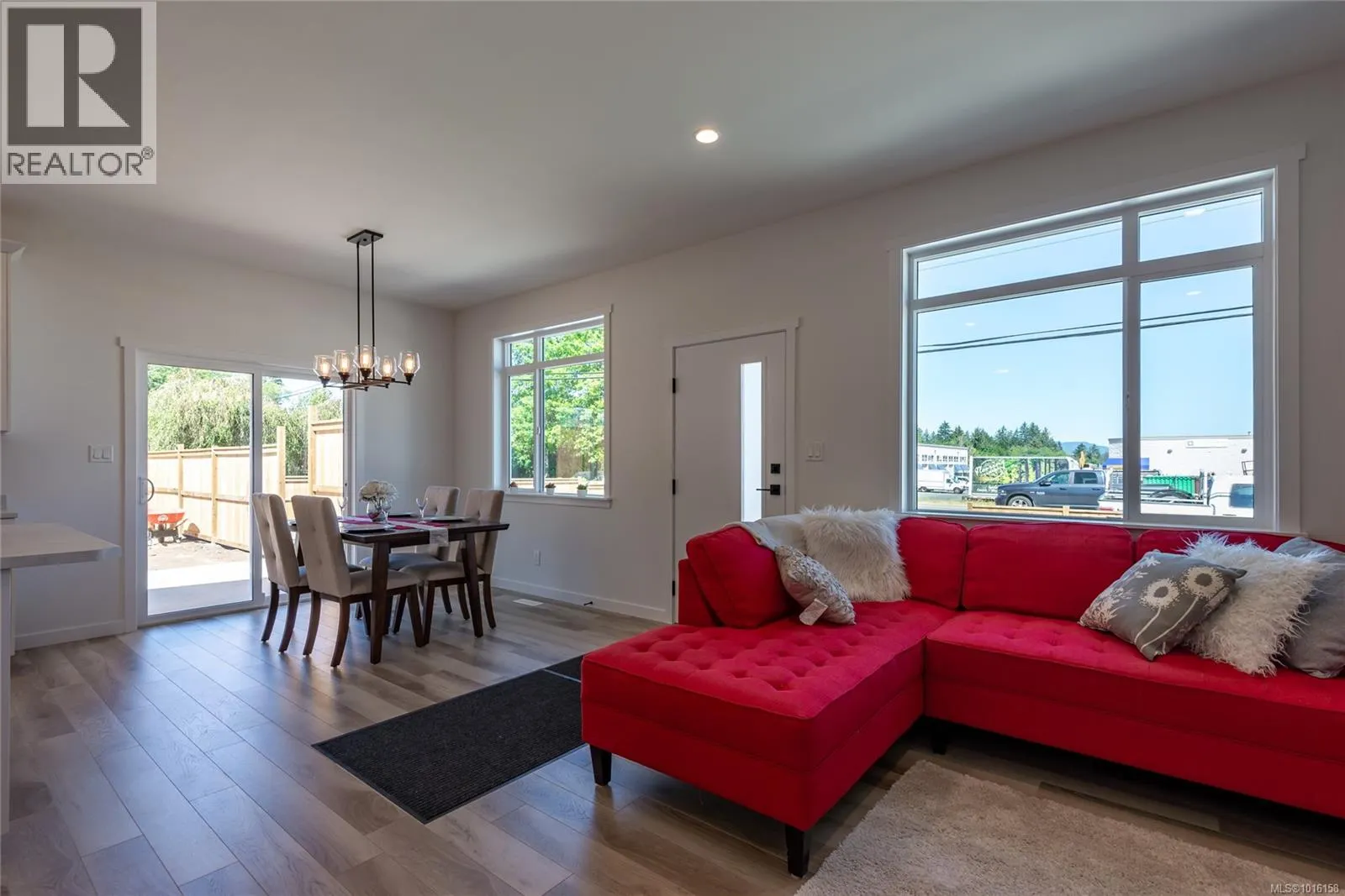 B 1025 9th Ave