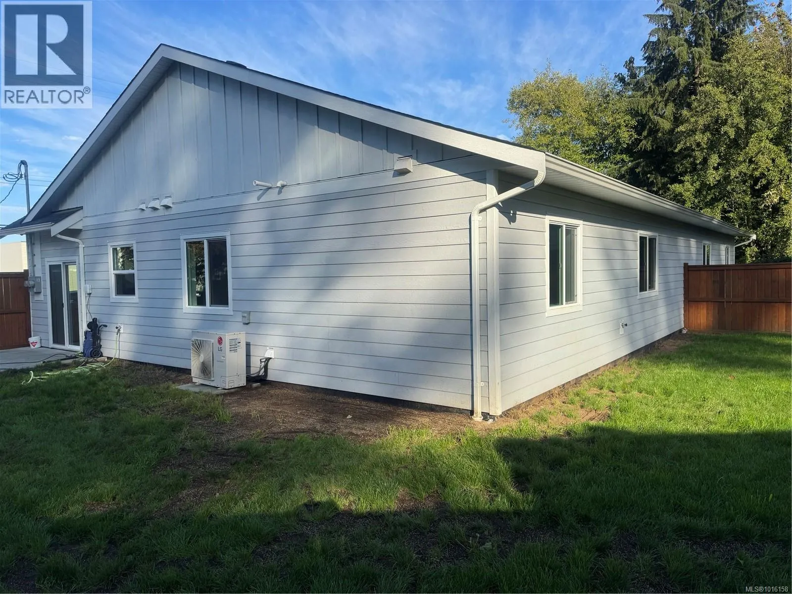 B 1025 9th Ave