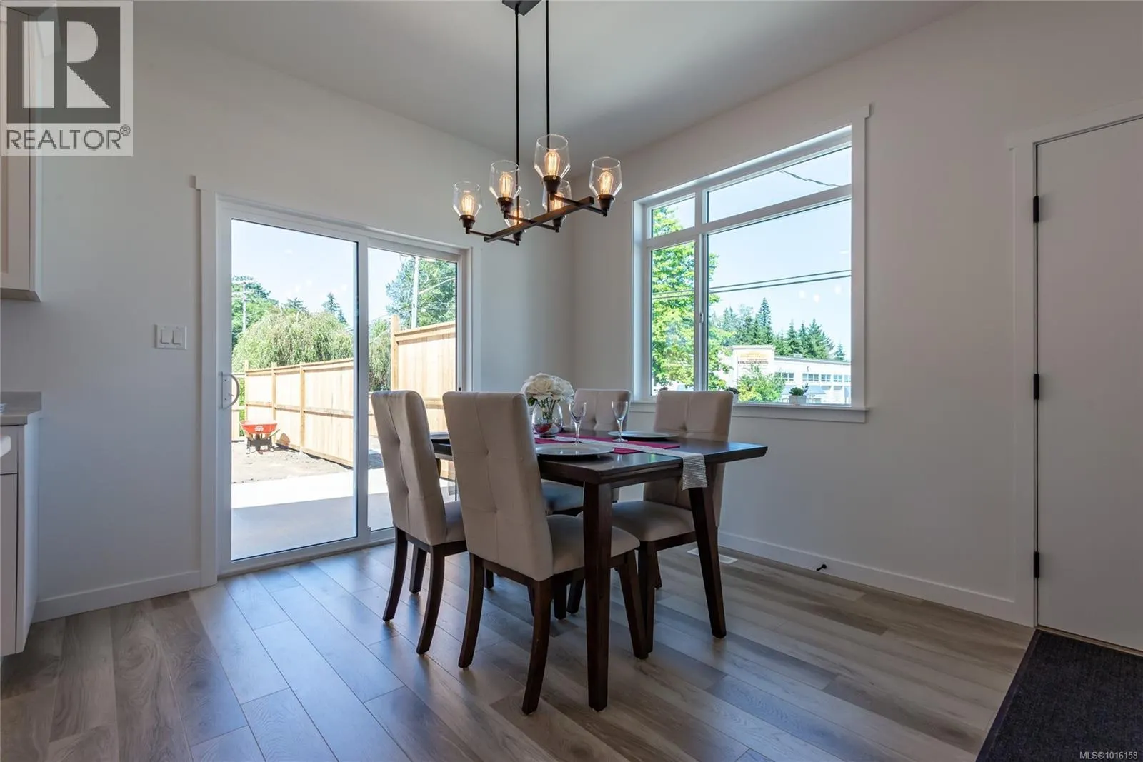 B 1025 9th Ave