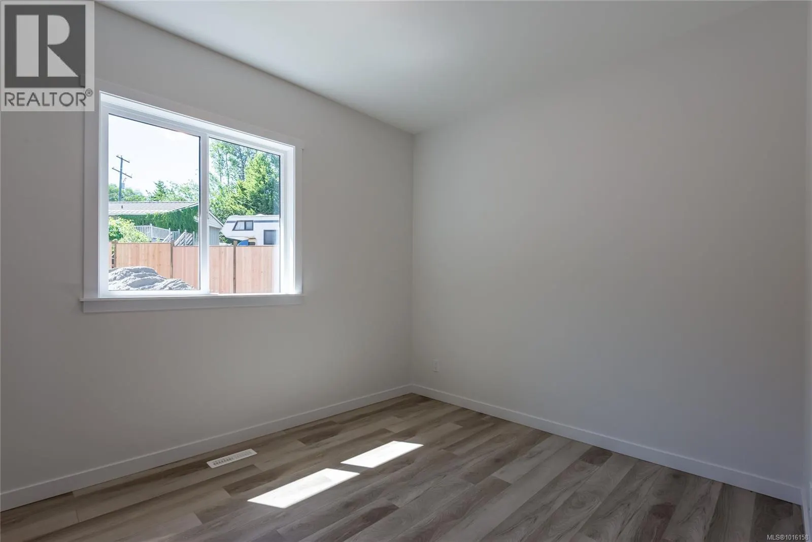 B 1025 9th Ave