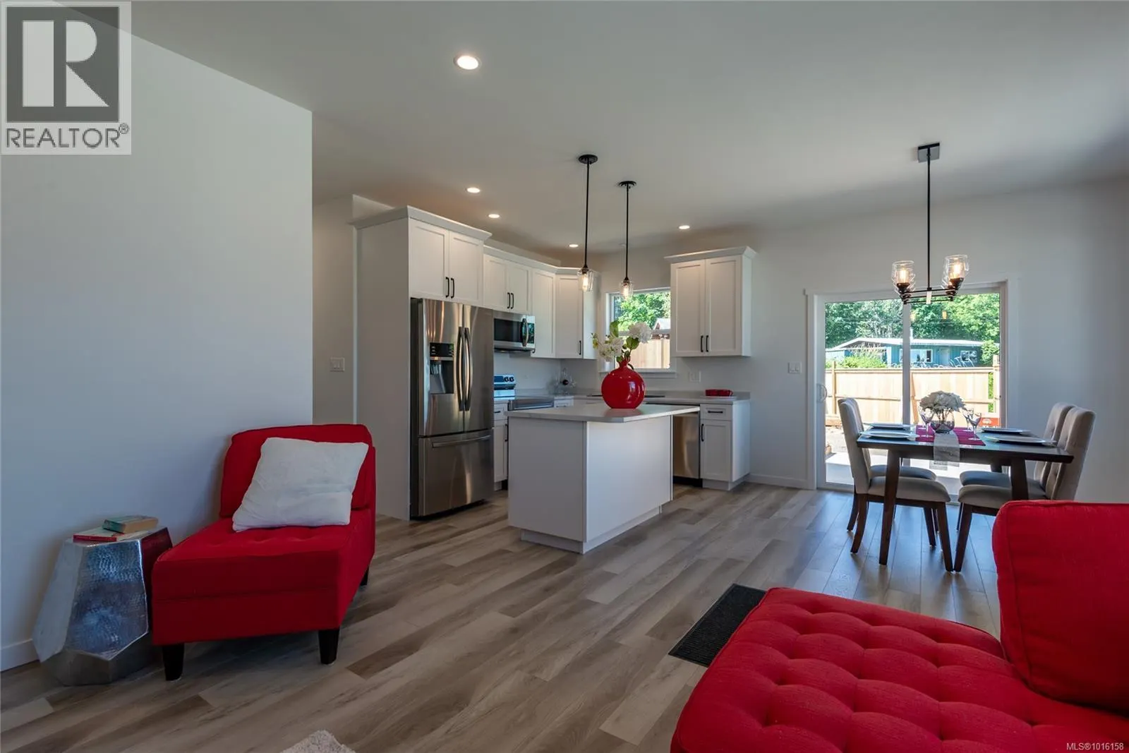 B 1025 9th Ave