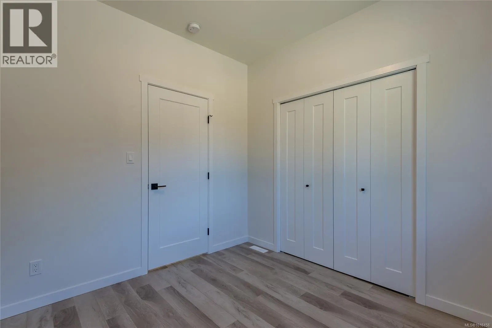 B 1025 9th Ave