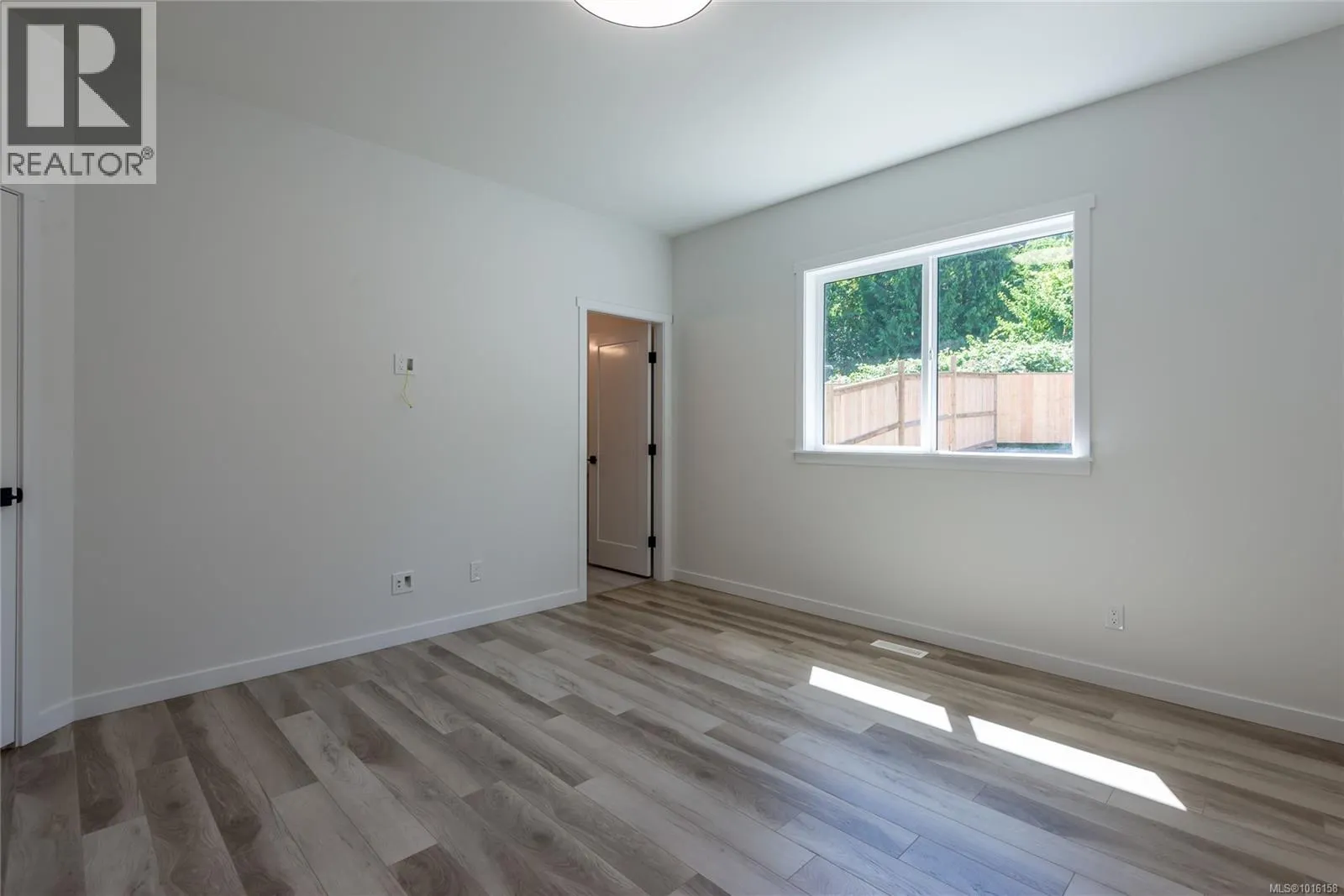 B 1025 9th Ave