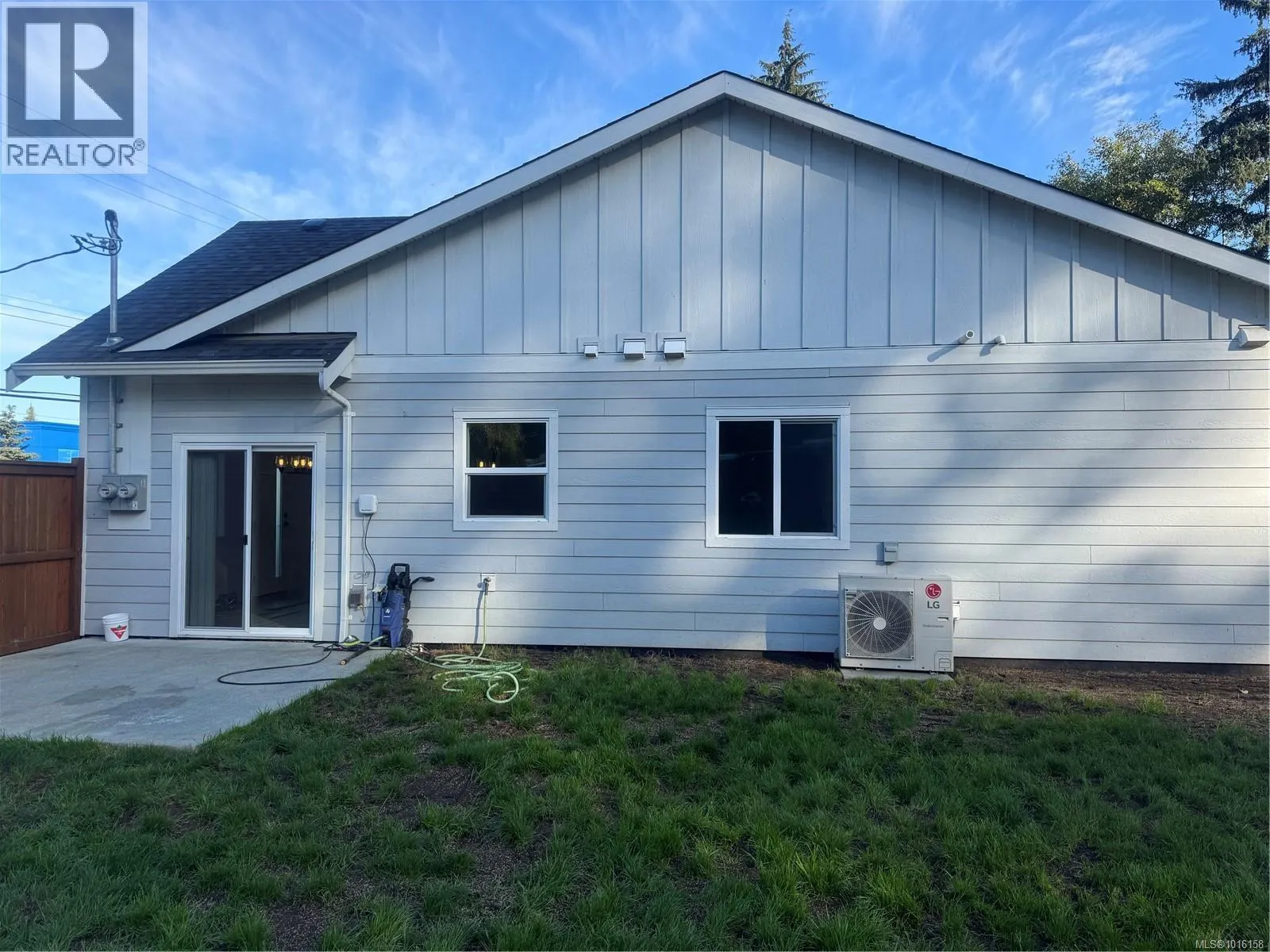 B 1025 9th Ave