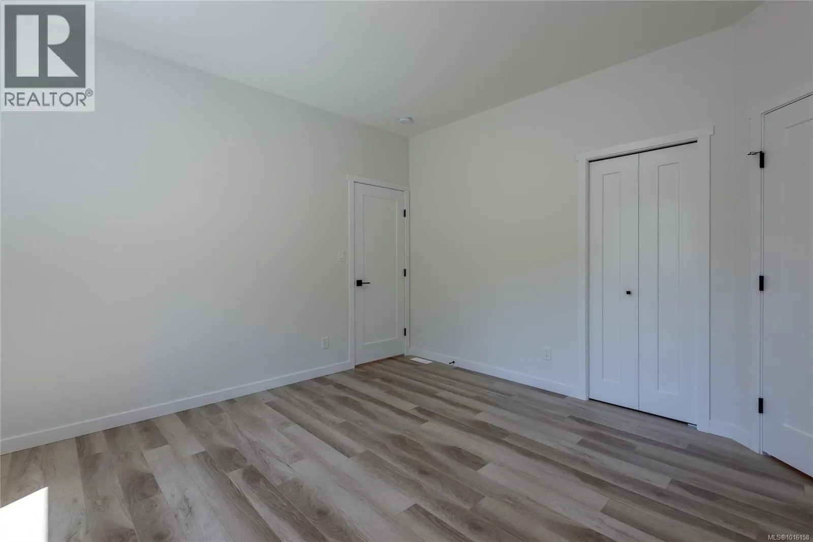 B 1025 9th Ave