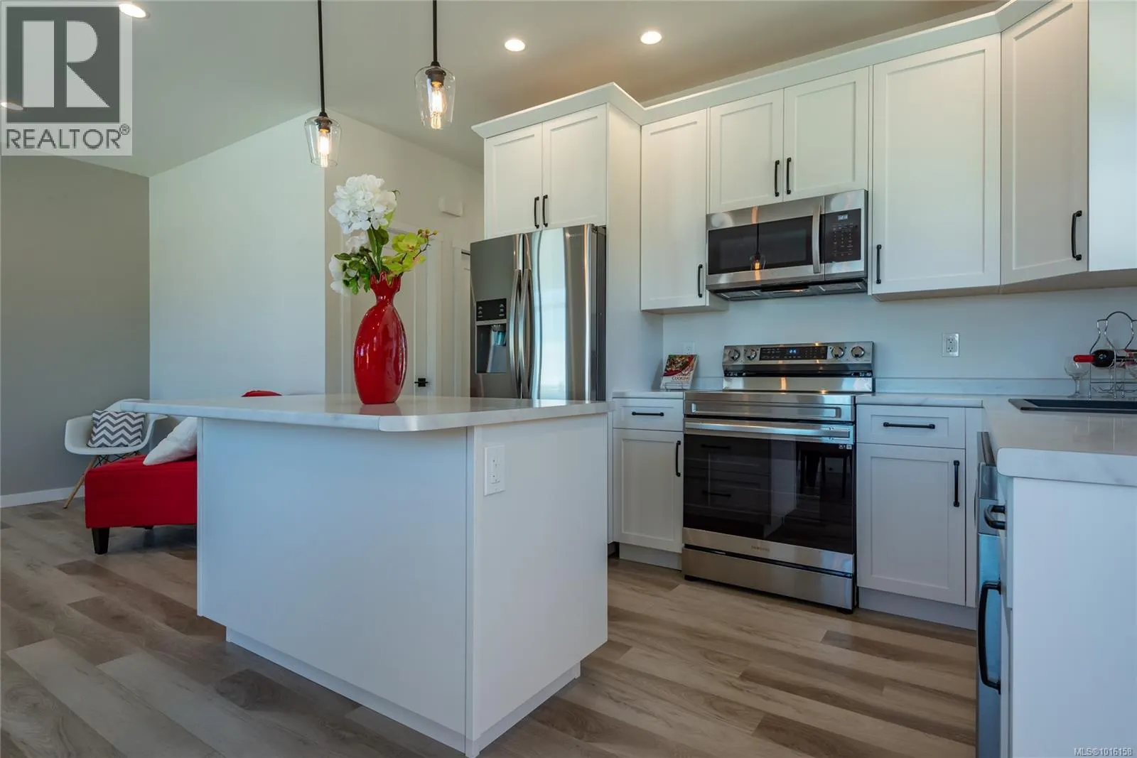 B 1025 9th Ave