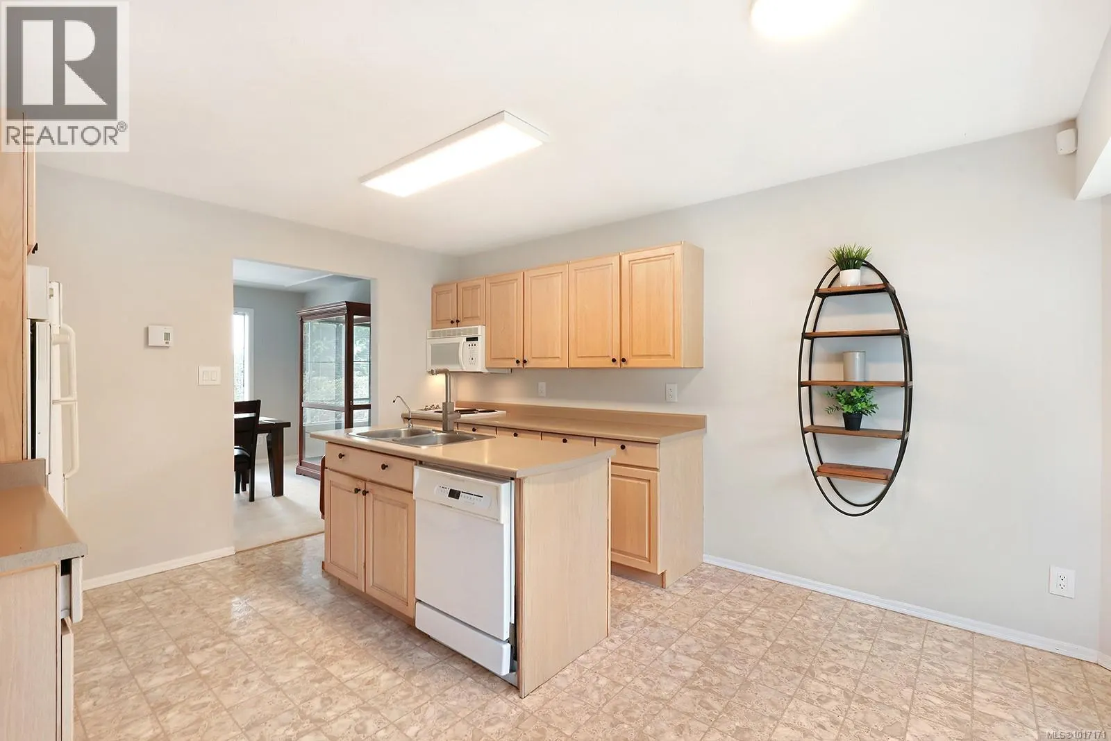 1327 Malahat Dr