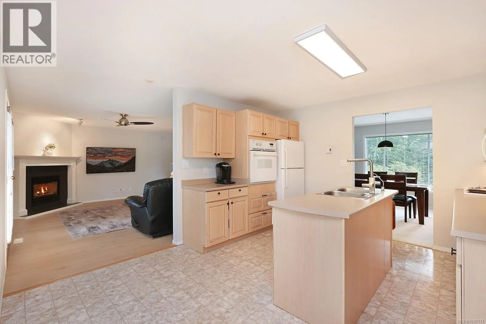 1327 Malahat Dr