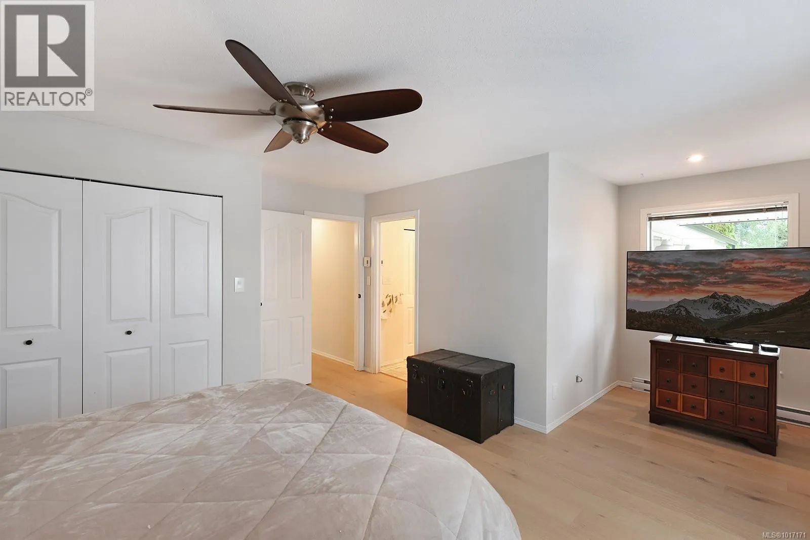 1327 Malahat Dr
