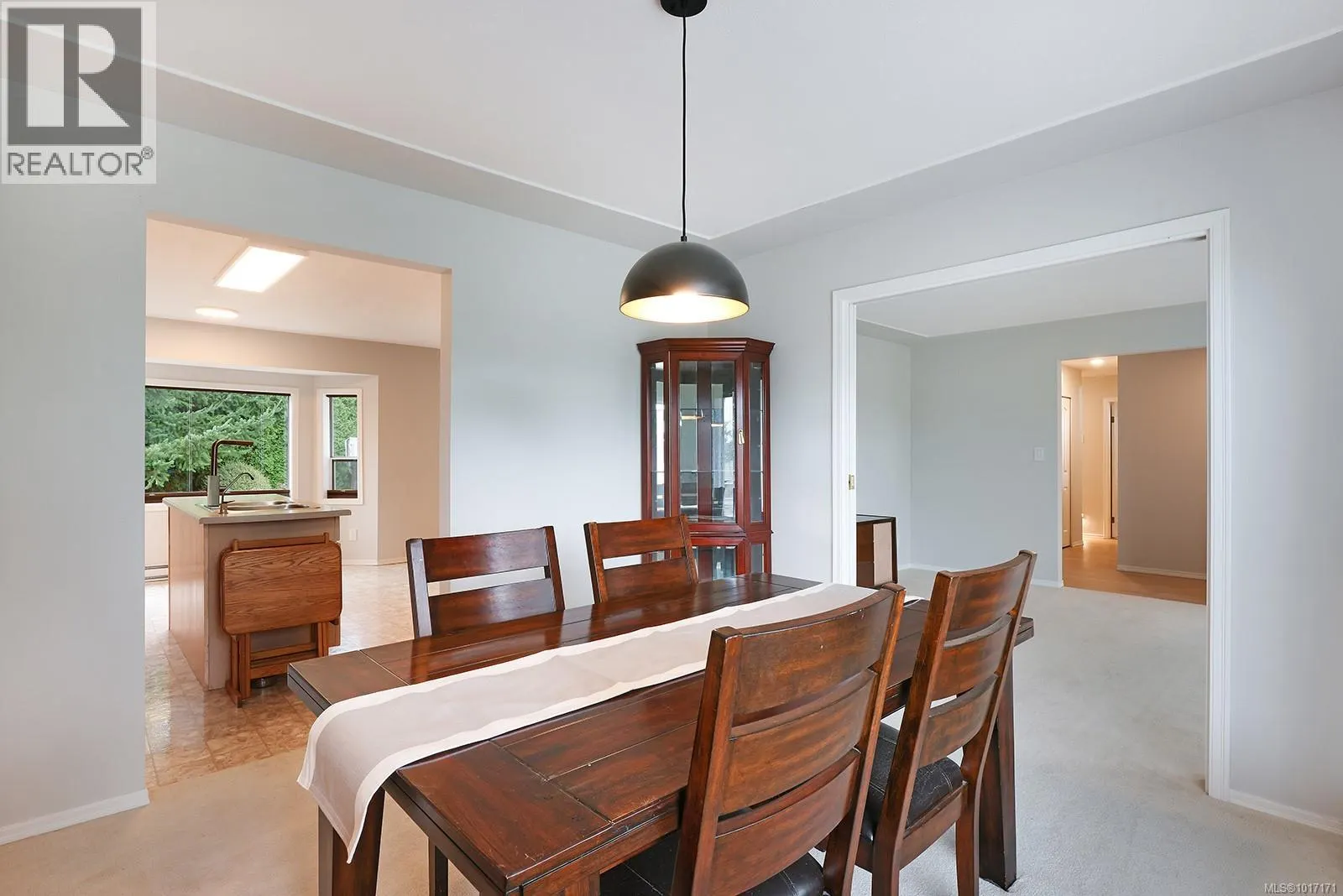 1327 Malahat Dr