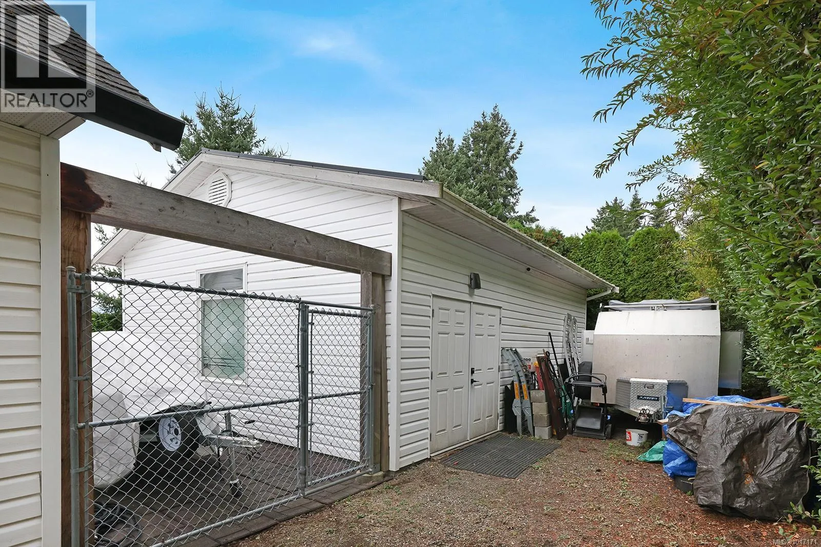 1327 Malahat Dr