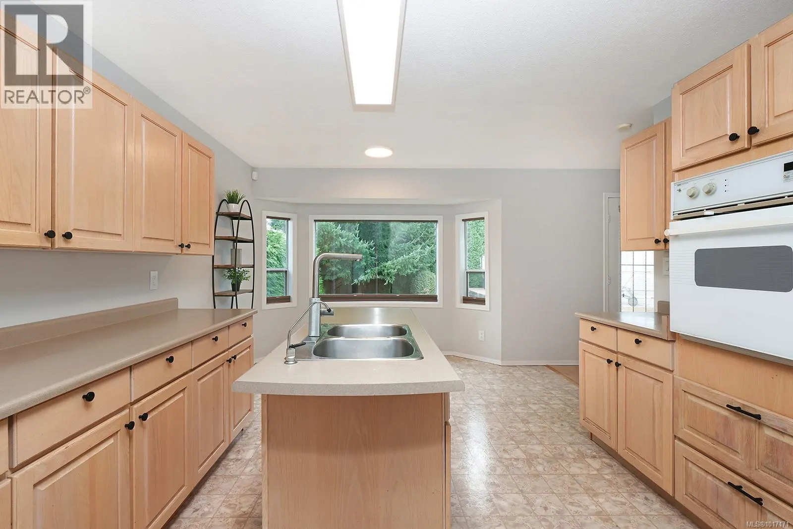 1327 Malahat Dr