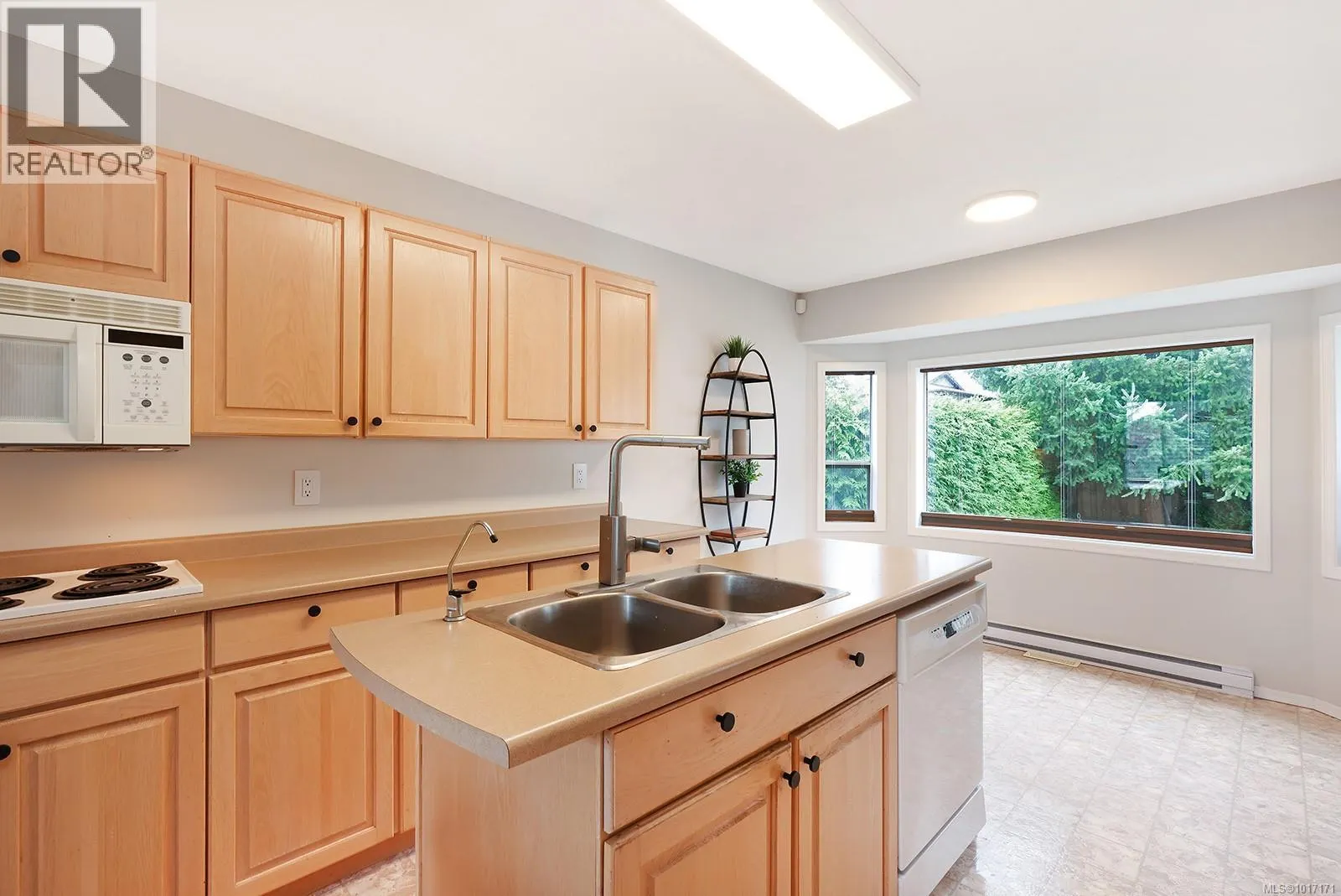 1327 Malahat Dr