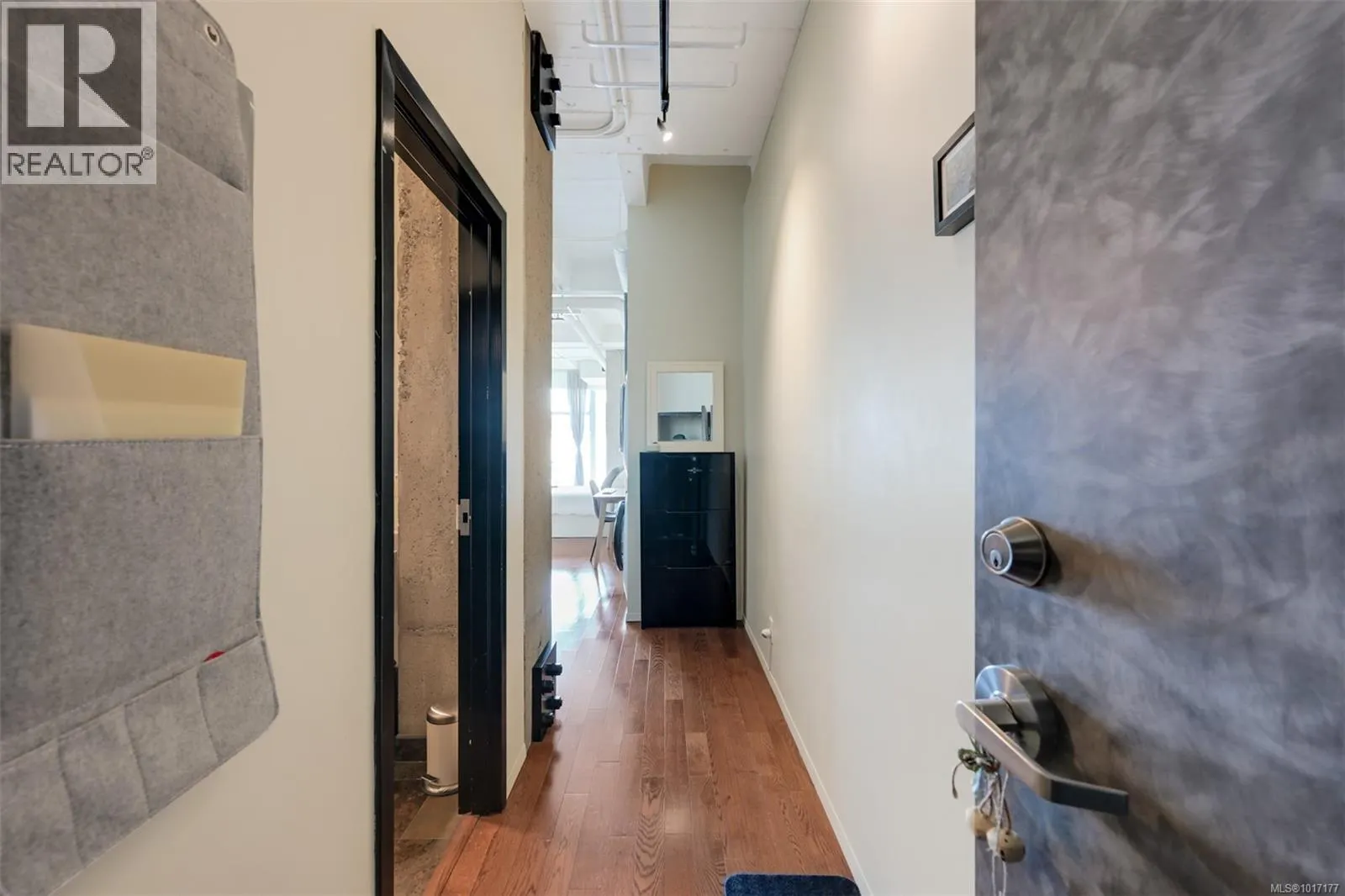 305 1061 Fort St