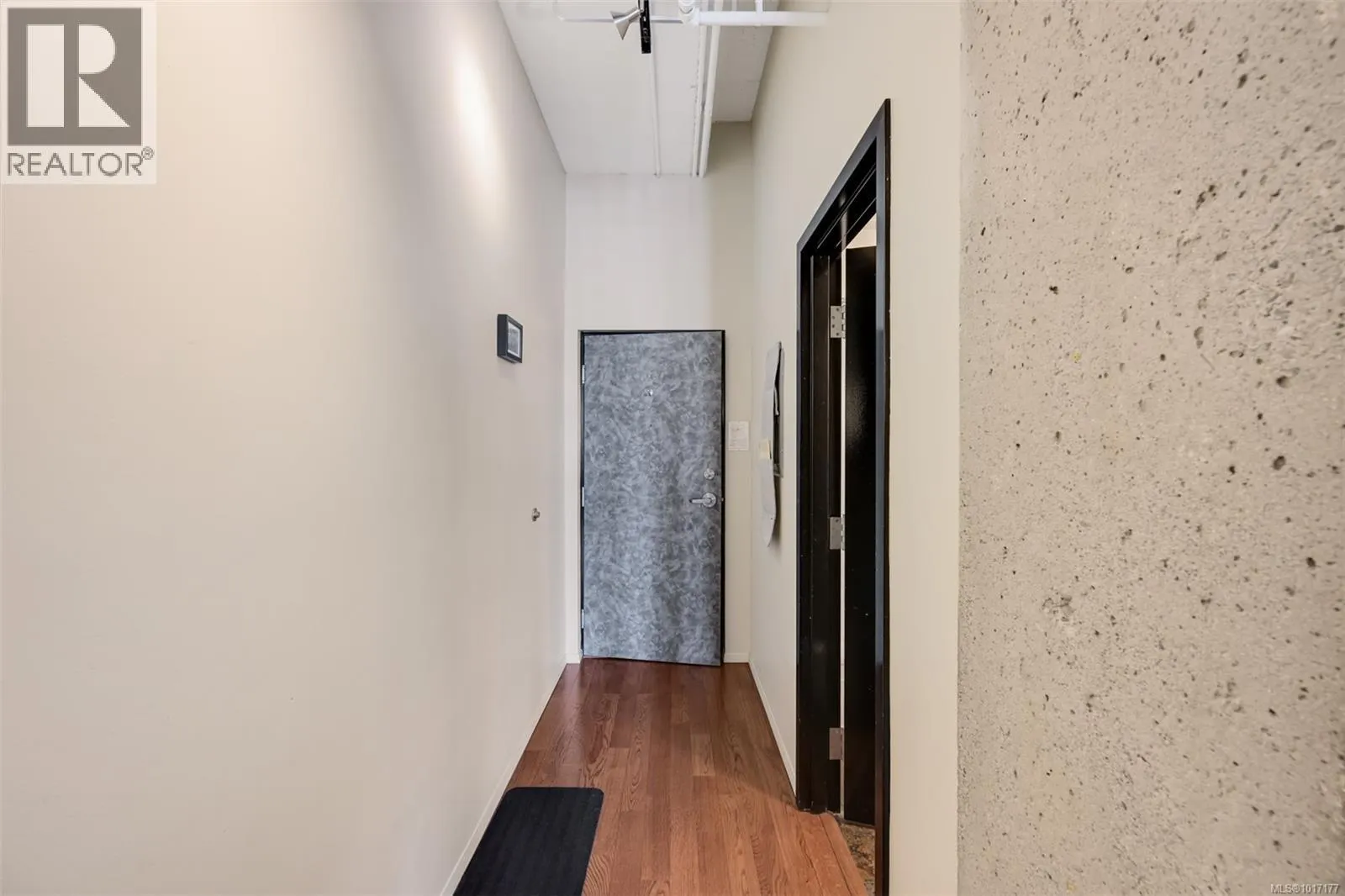 305 1061 Fort St