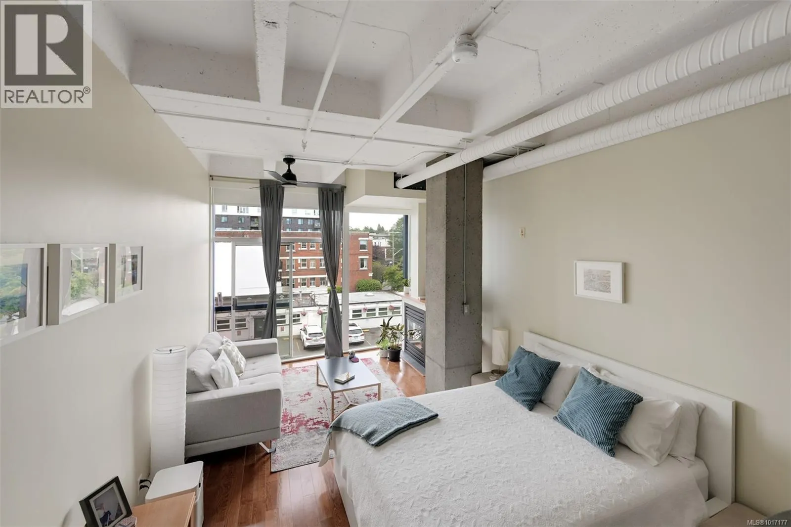 305 1061 Fort St
