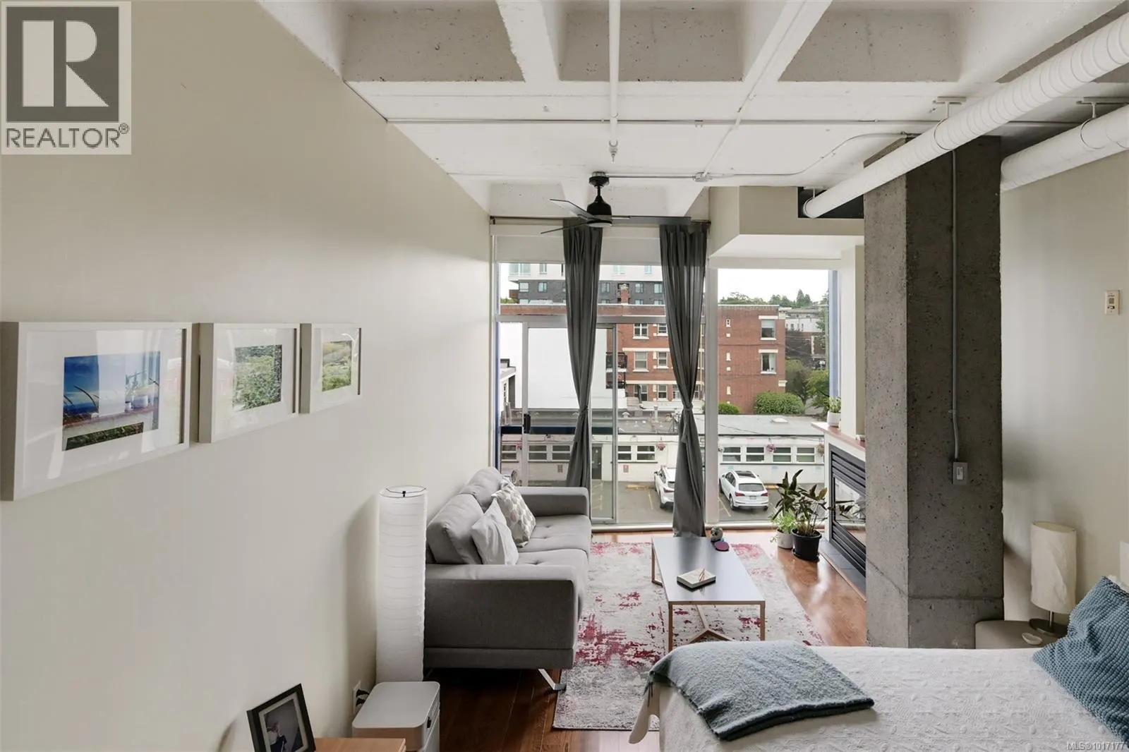 305 1061 Fort St