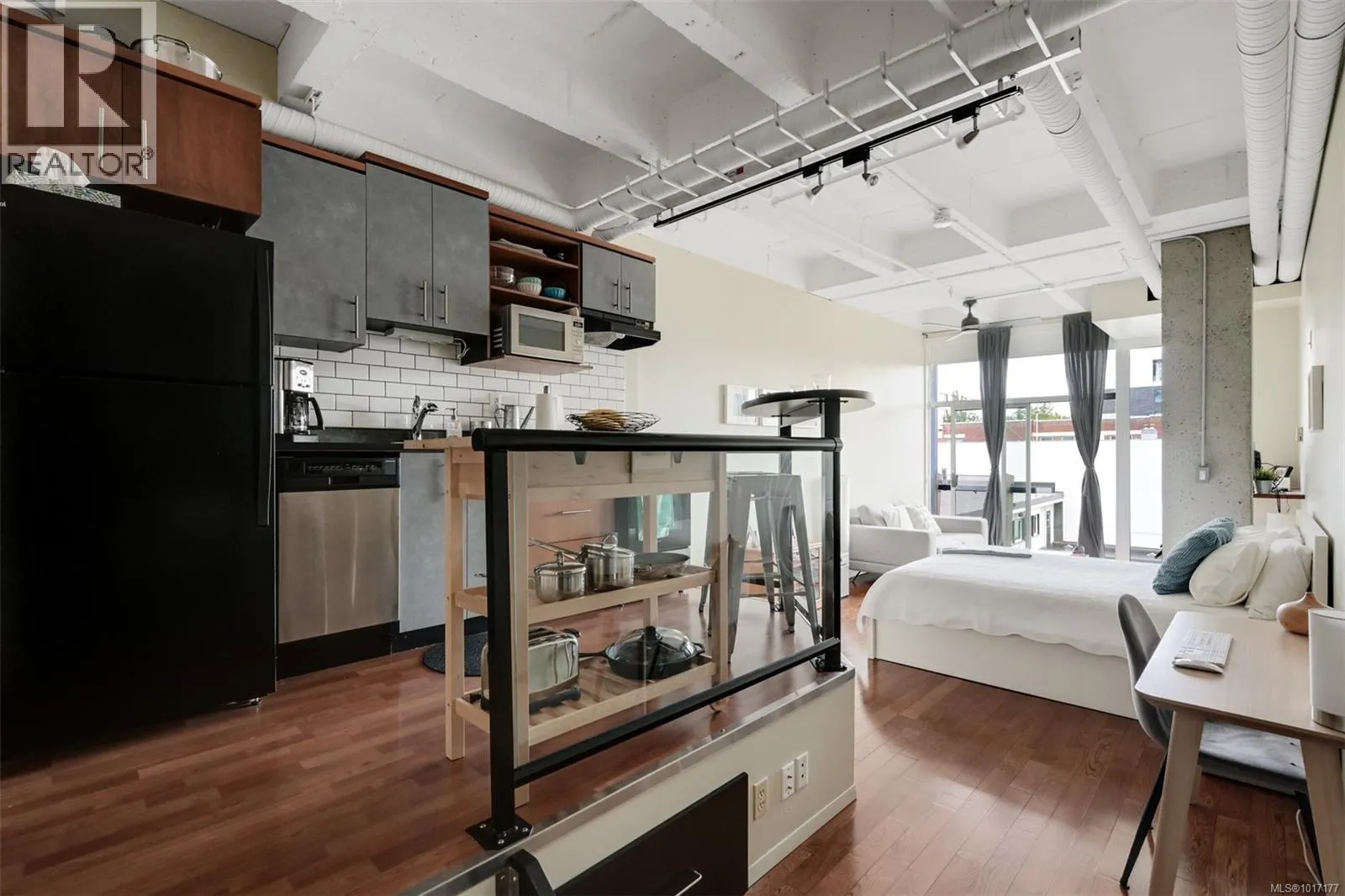 305 1061 Fort St