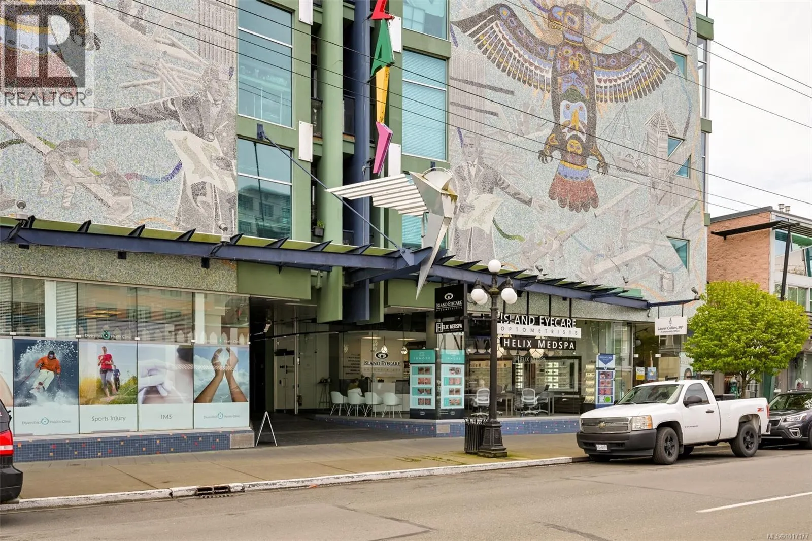 305 1061 Fort St
