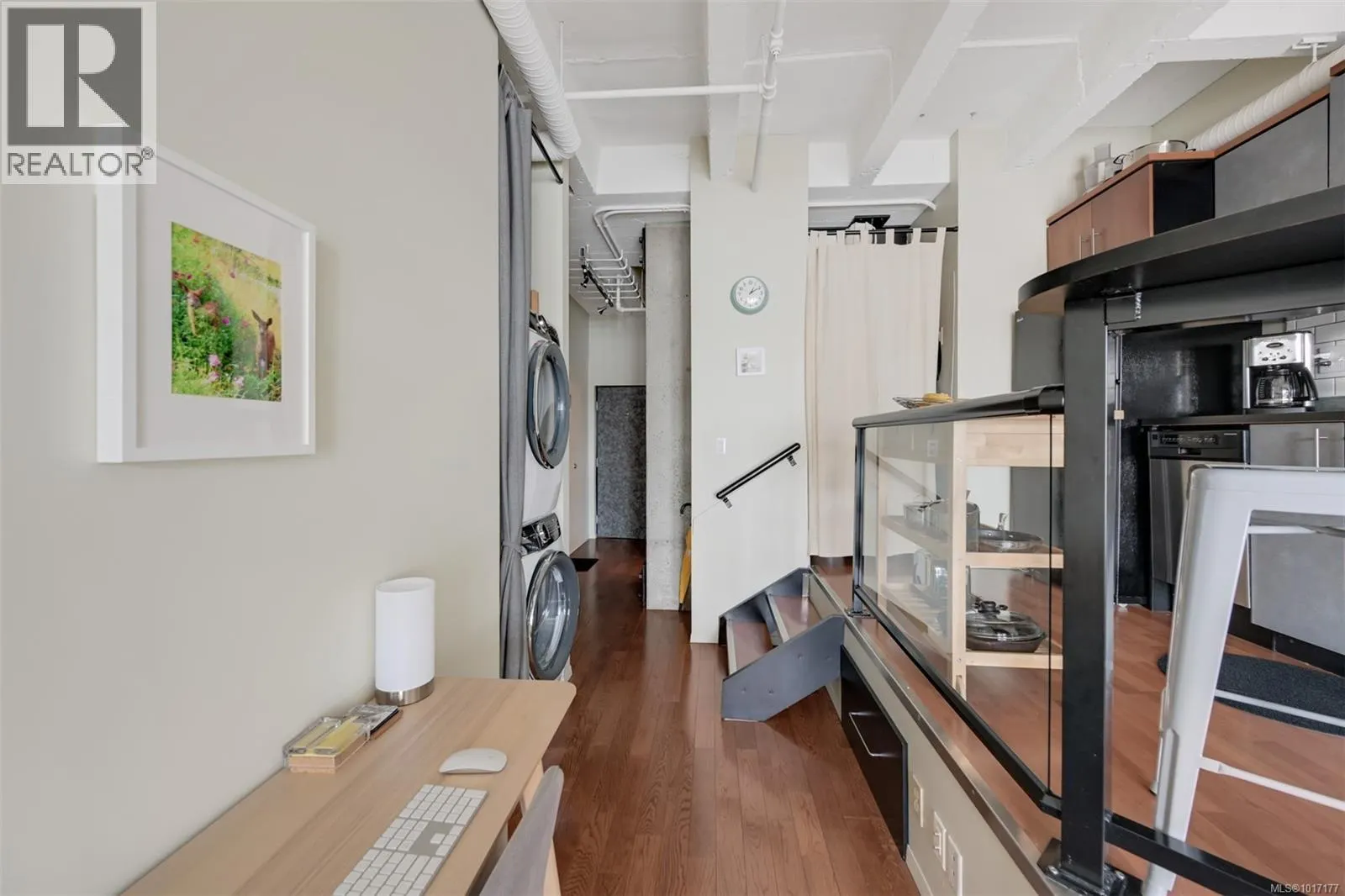 305 1061 Fort St