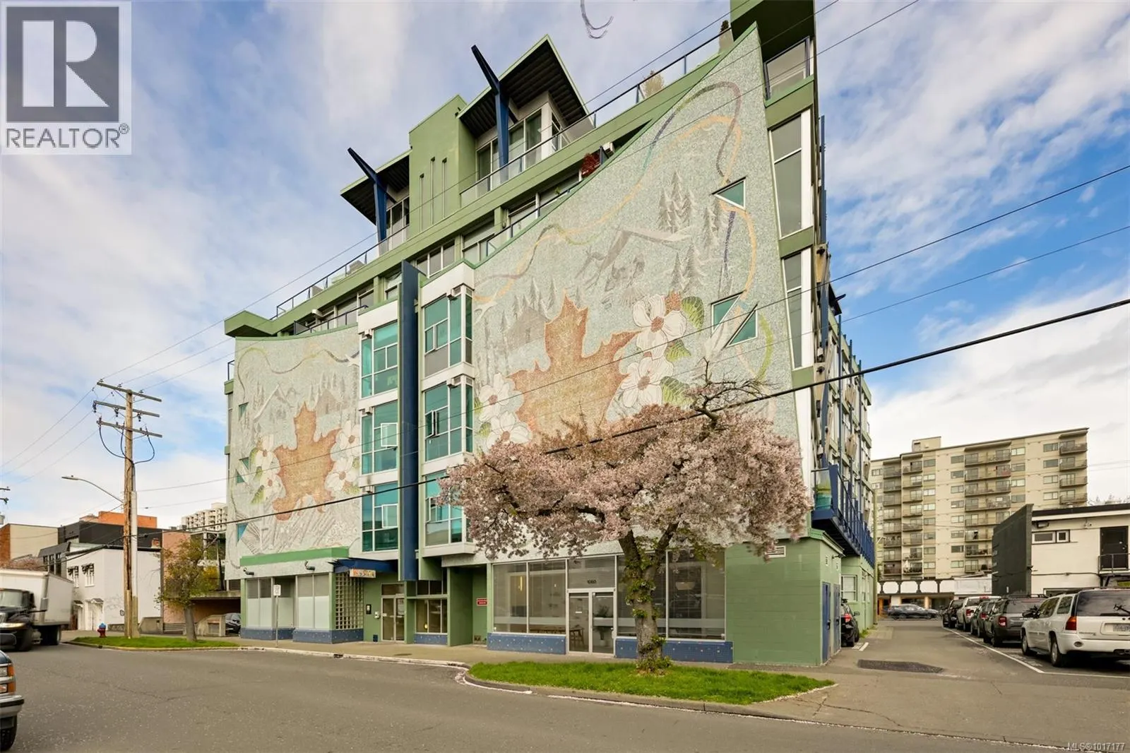 305 1061 Fort St