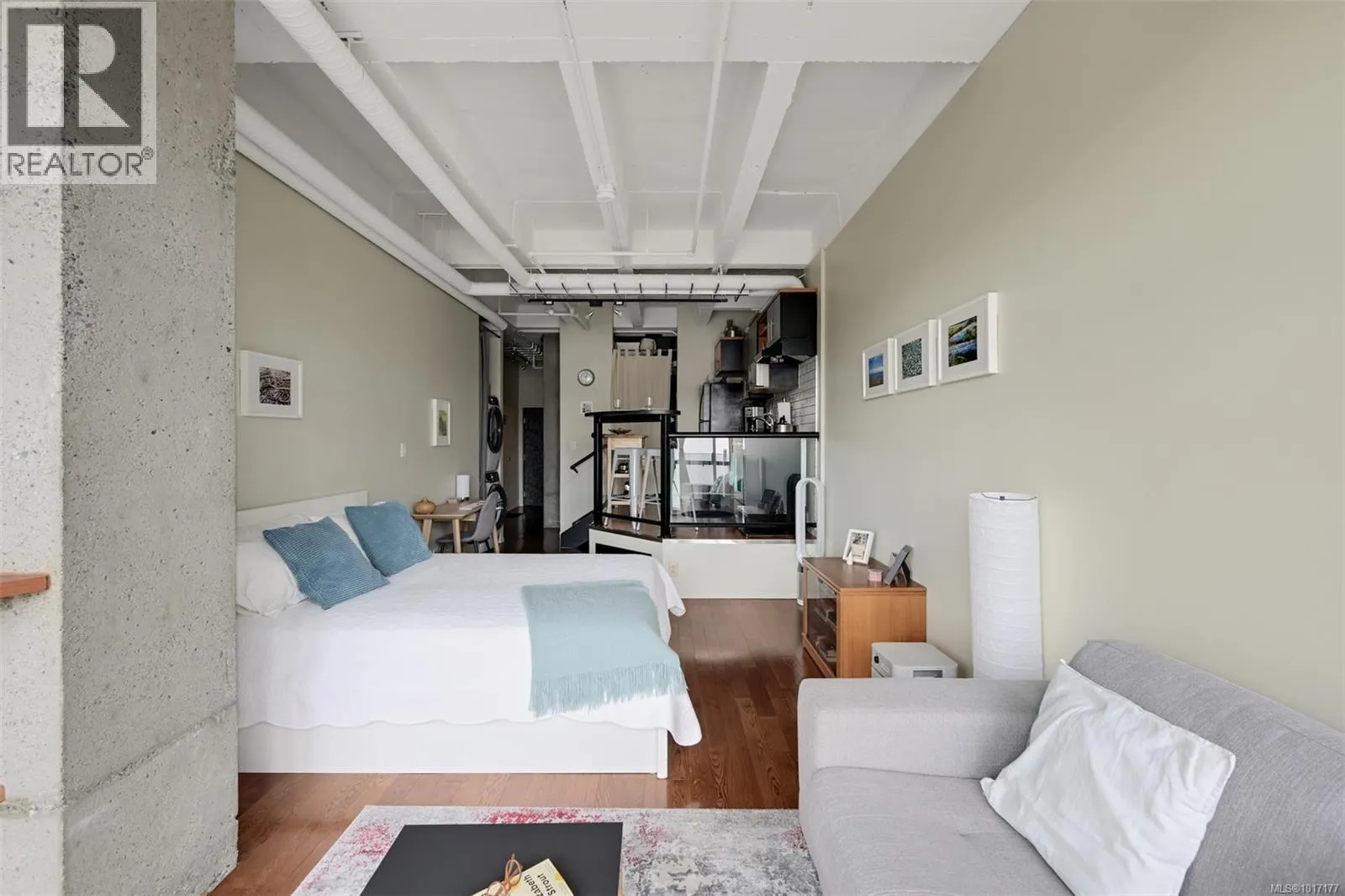 305 1061 Fort St