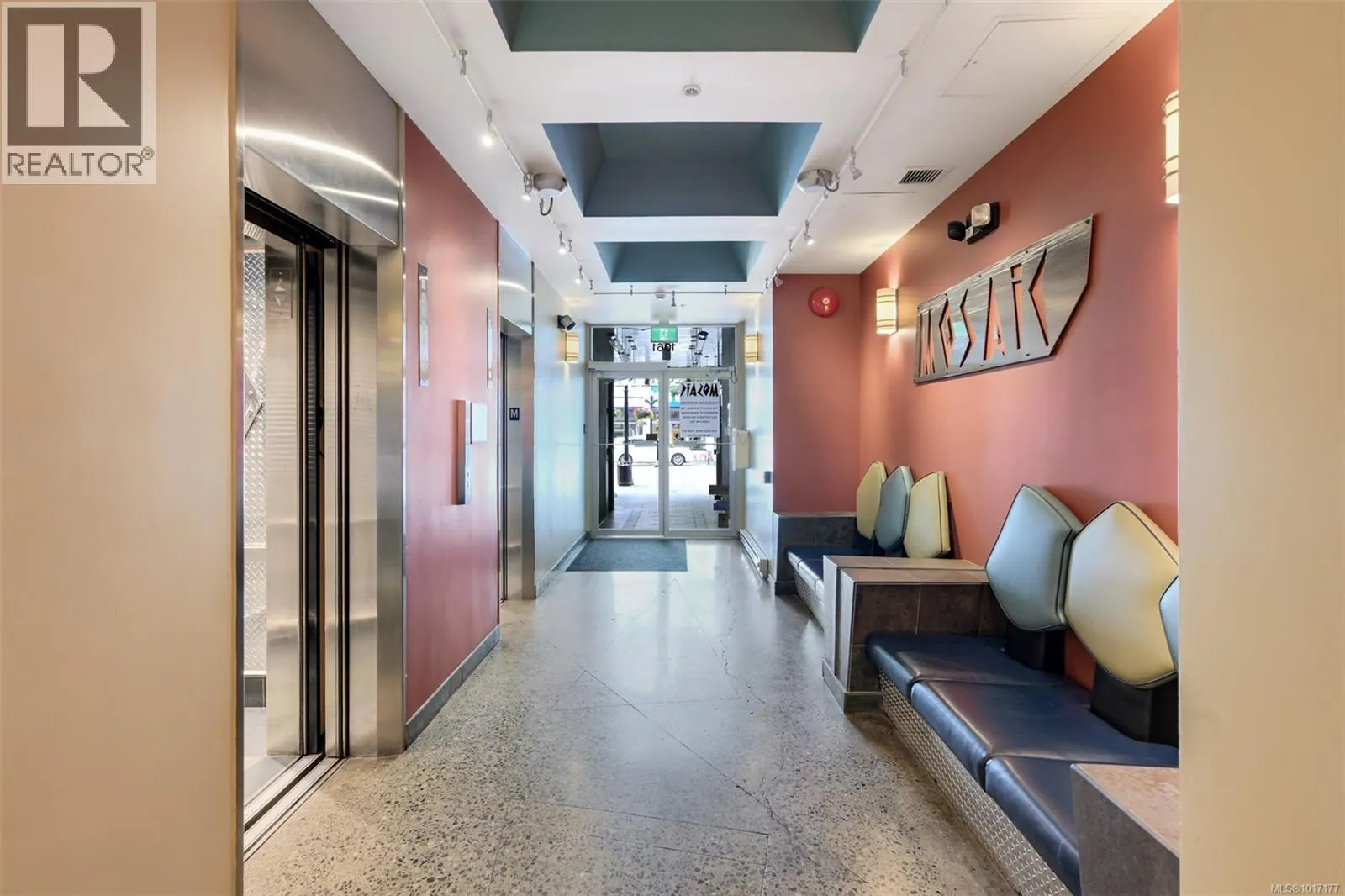 305 1061 Fort St