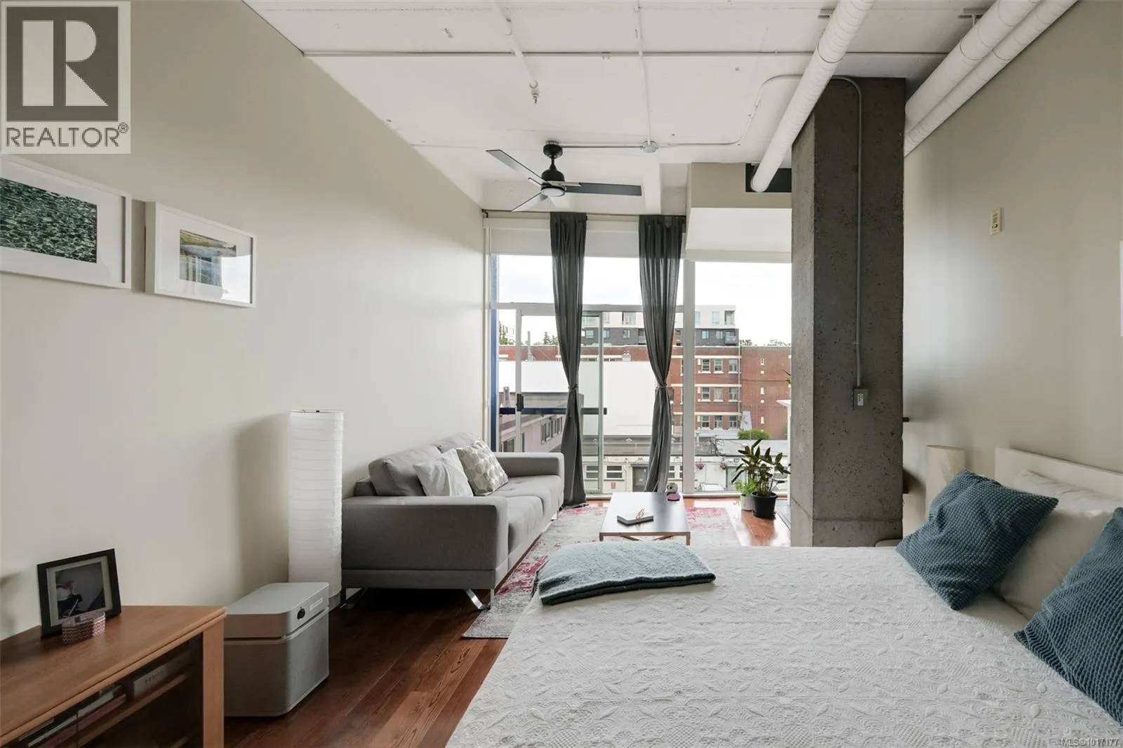 305 1061 Fort St