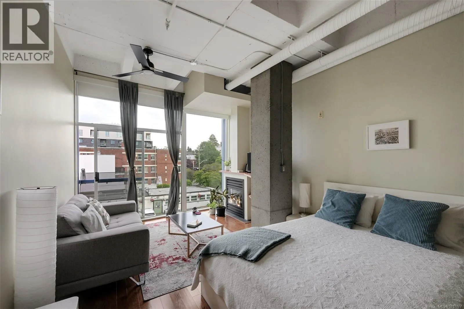305 1061 Fort St