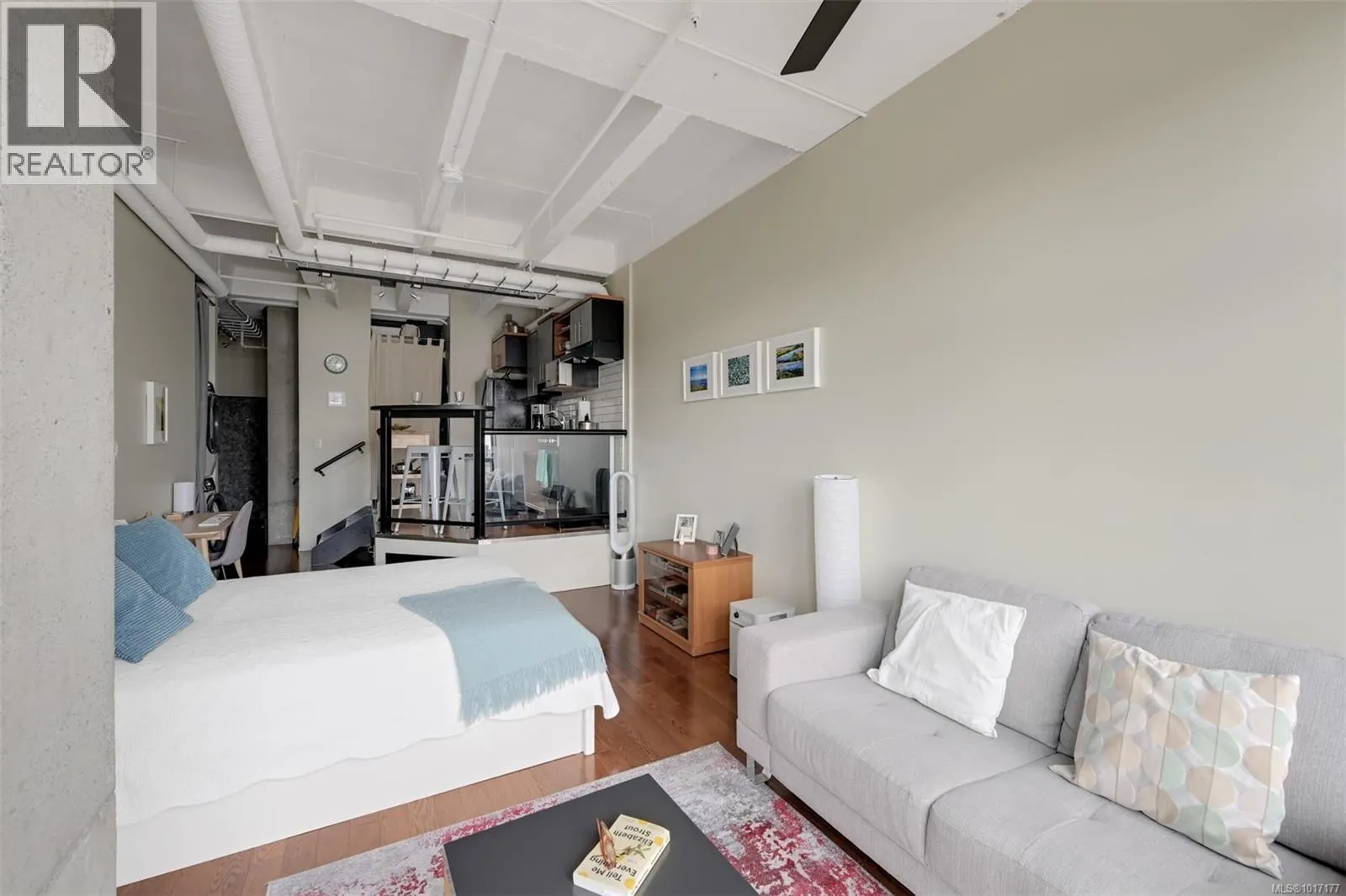 305 1061 Fort St