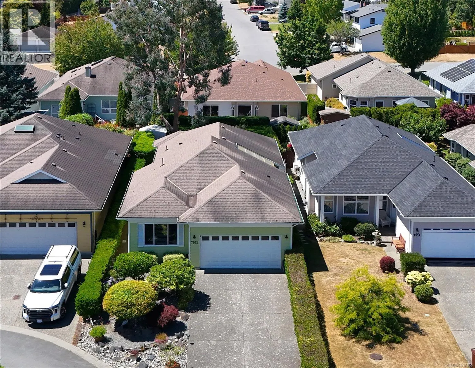 7952 Polo Park Cres