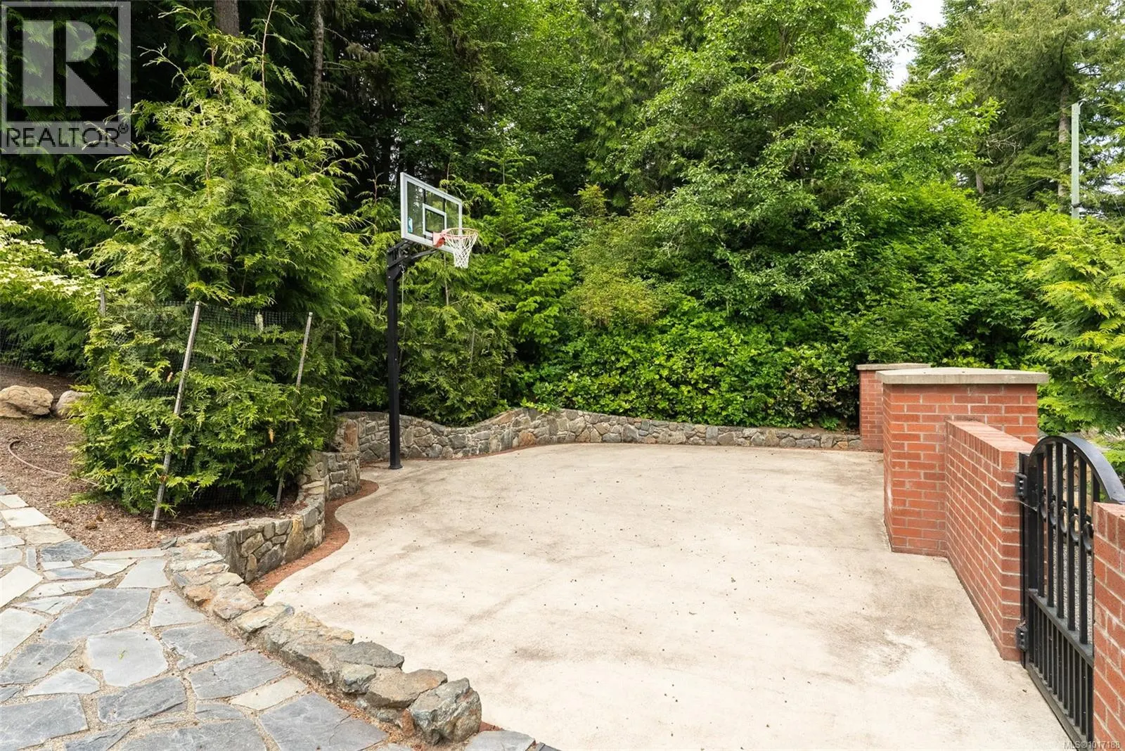 1210 Starlight Grove