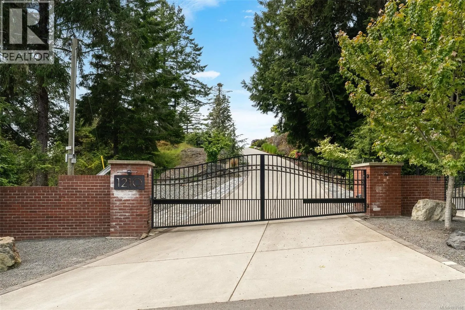 1210 Starlight Grove