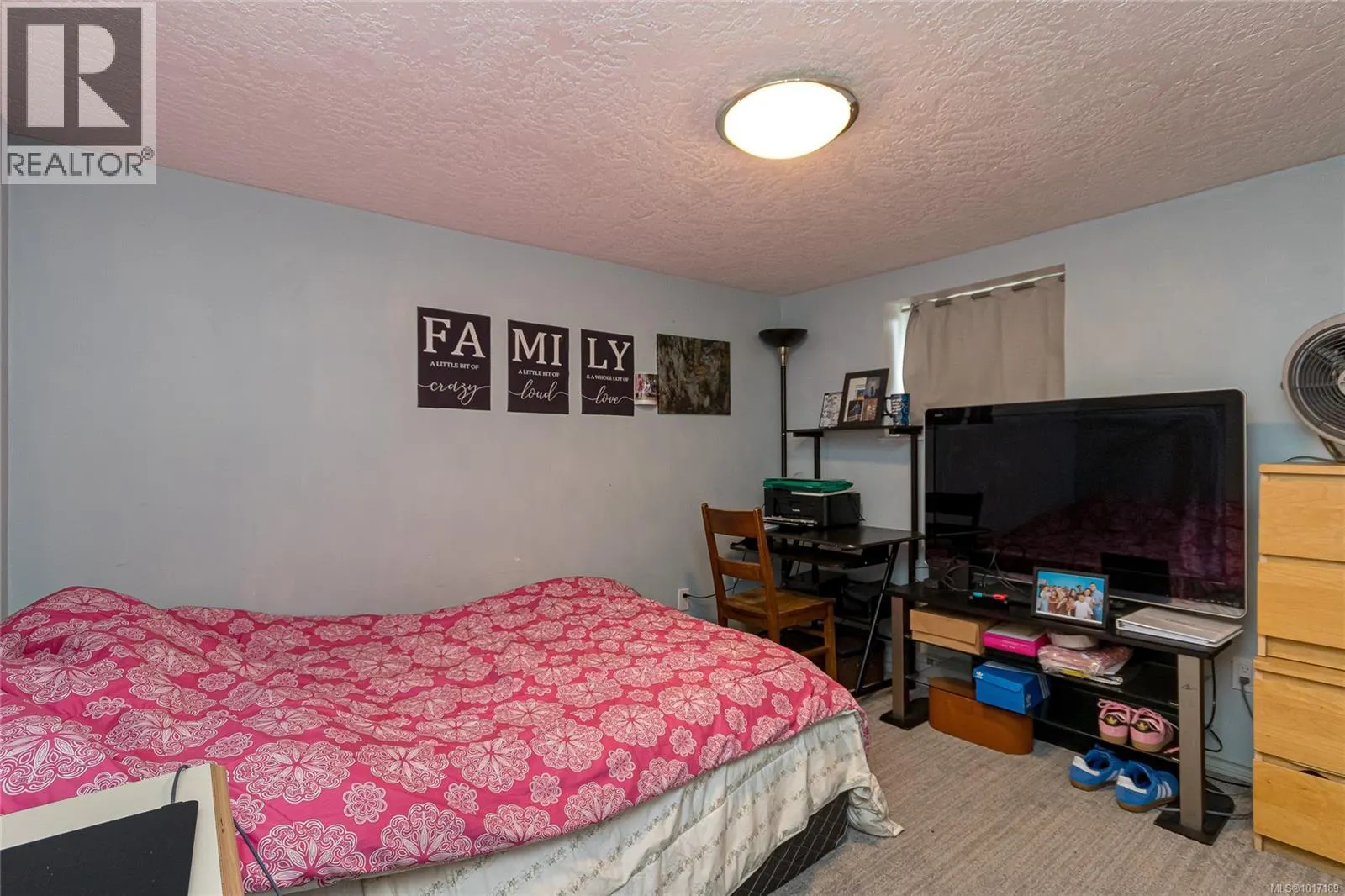 3015 Quadra St