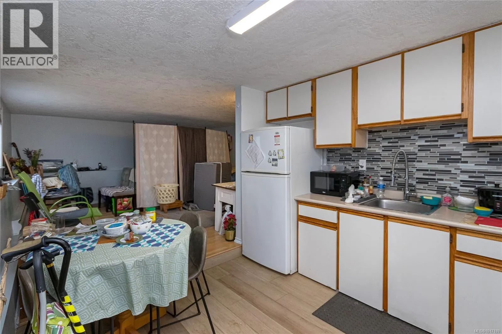 3015 Quadra St