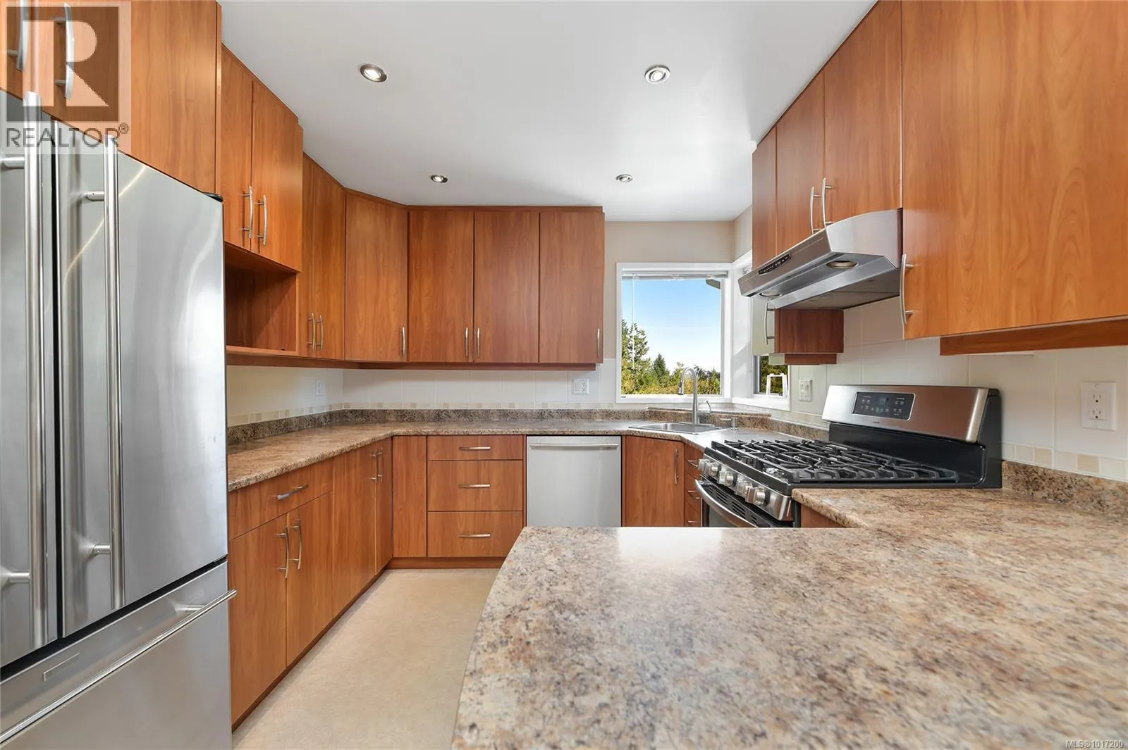1470 Honeysuckle Pl