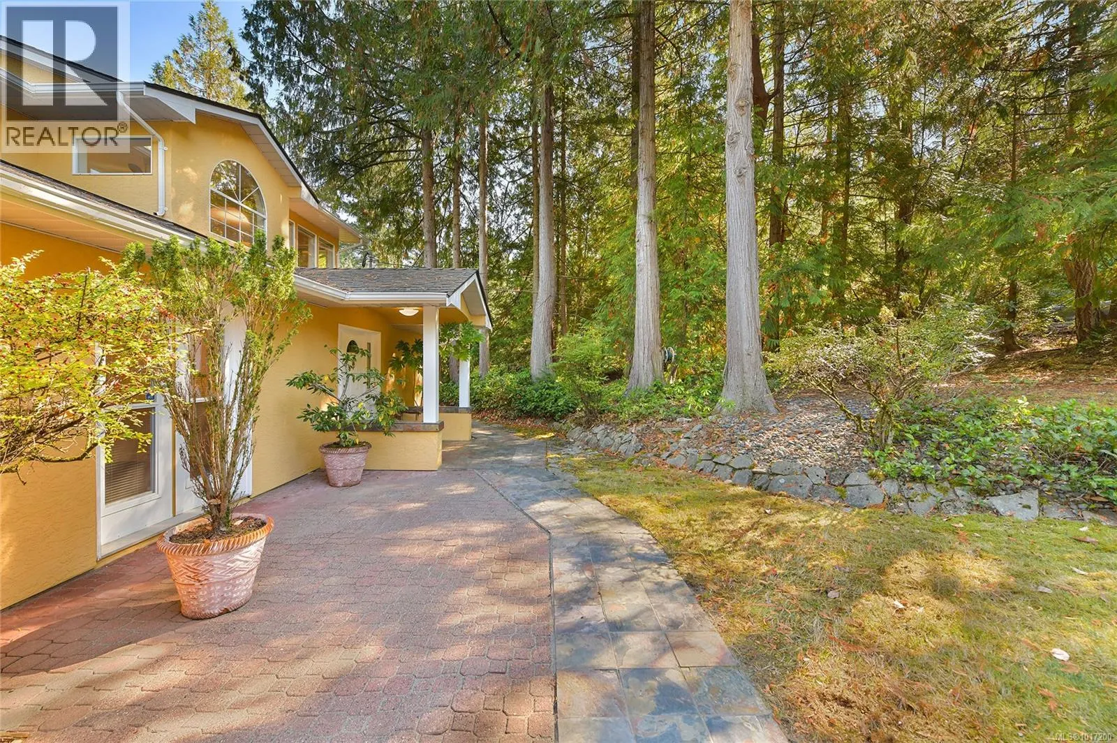 1470 Honeysuckle Pl